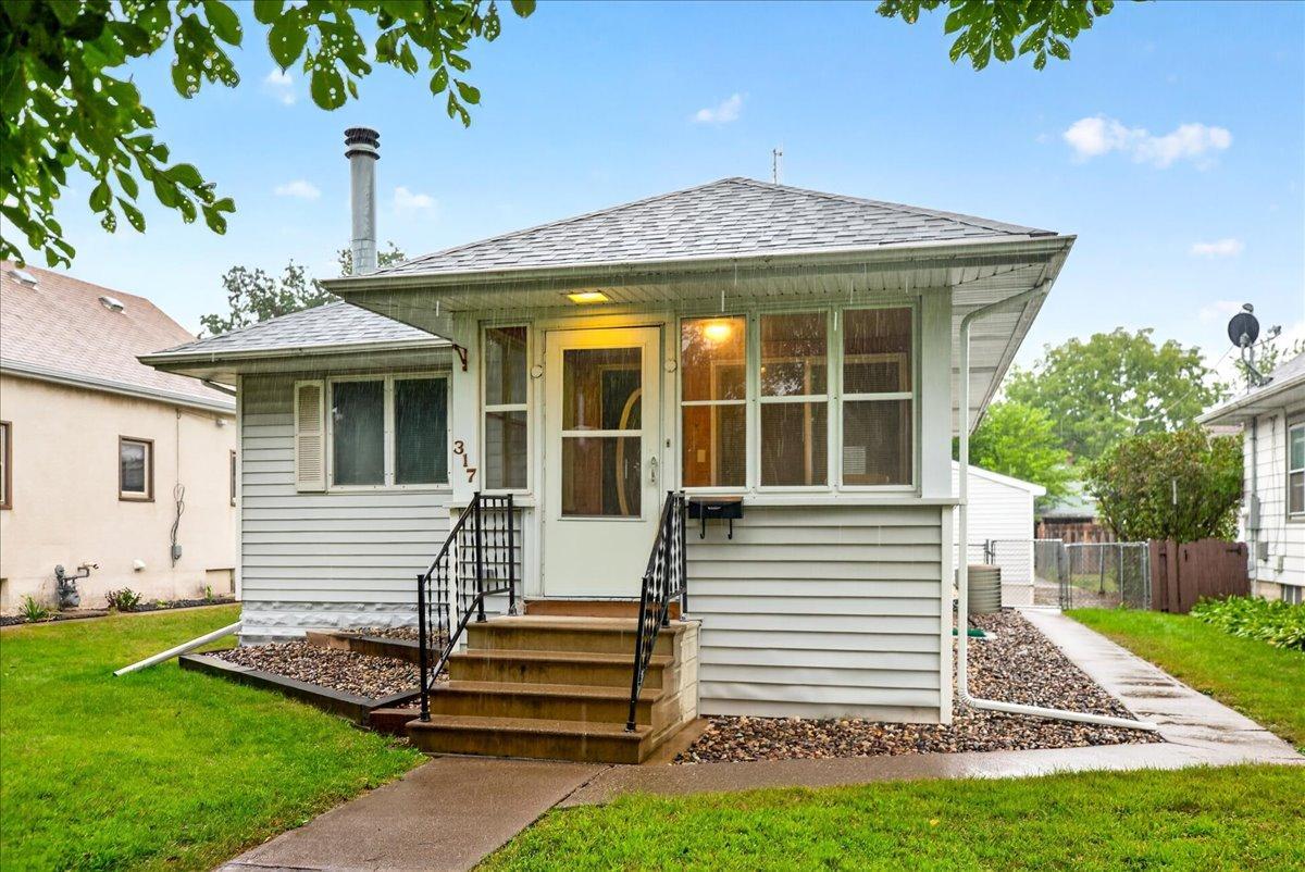 View of Single Family at 317 6th Avenue, South Saint Paul - Mike Wilen | Minnesota Team Real Estate