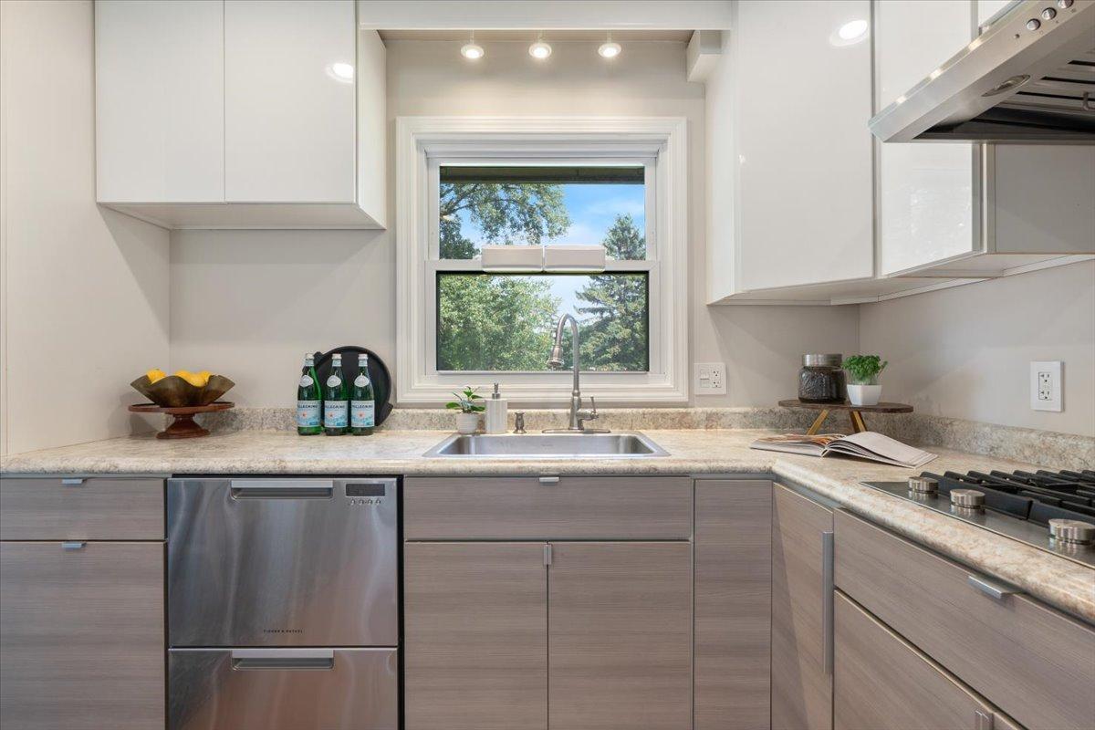 View of Residential at 12738 Gordon Drive, Eden Prairie MN 55346, Eden Prairie (33 of 58) - Mike Wilen | Minnesota Team Real Estate