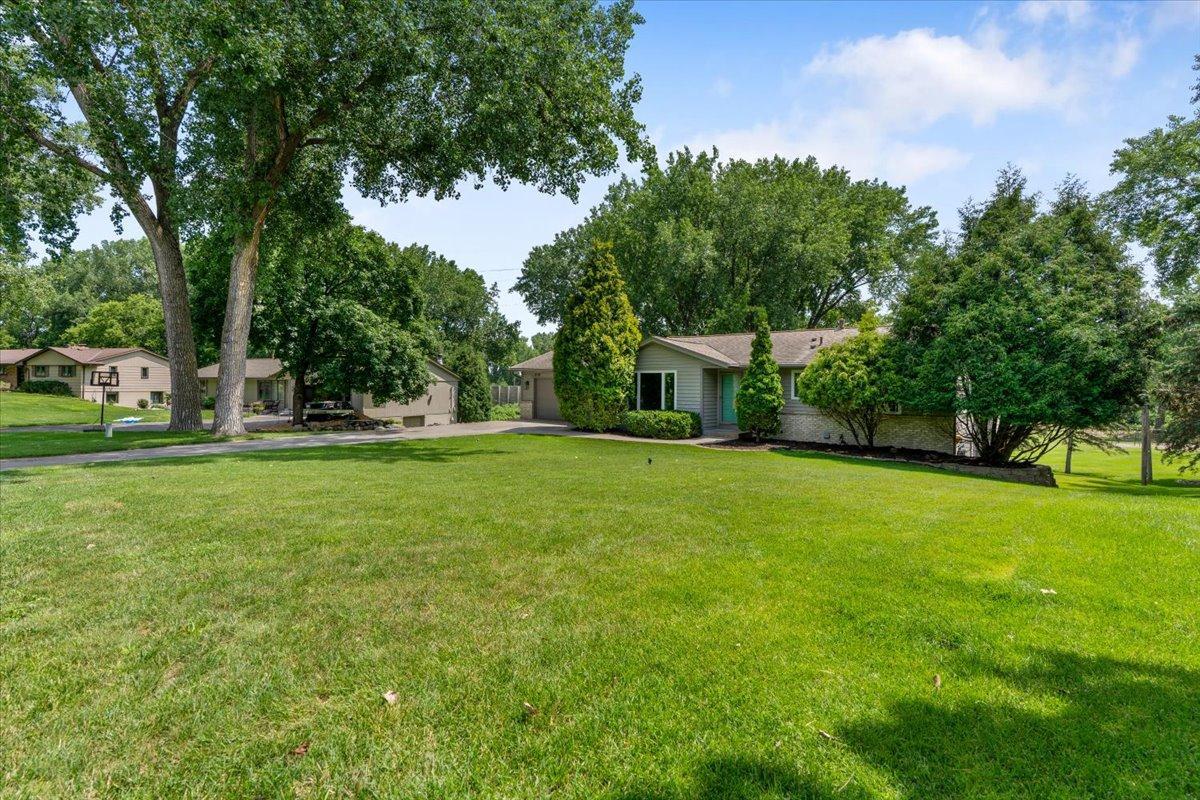 View of Residential at 12738 Gordon Drive, Eden Prairie MN 55346, Eden Prairie (48 of 58) - Mike Wilen | Minnesota Team Real Estate