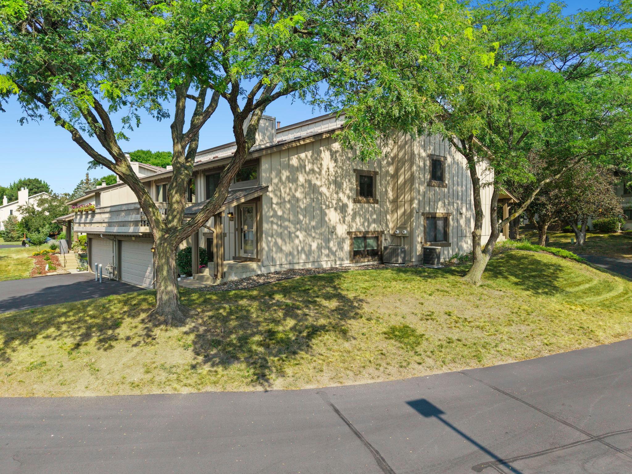 View of Residential at 7232 Woodstock Curve, Bloomington MN 55438, Bloomington (3 of 5) - Mike Wilen | Minnesota Team Real Estate