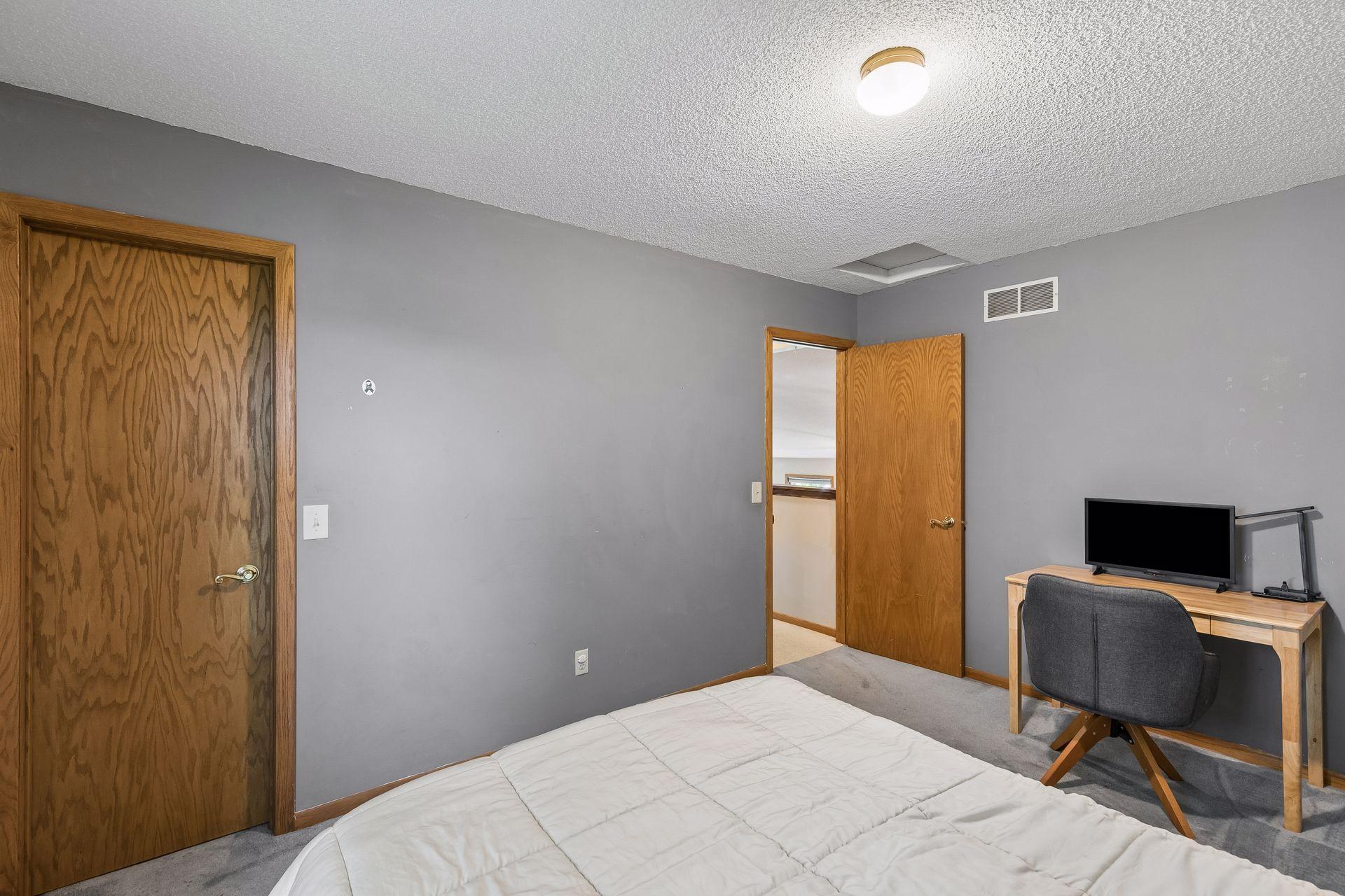 View of Residential at 4482 Oak Pond Road, Eagan MN 55123, Eagan (24 of 40) - Mike Wilen | Minnesota Team Real Estate