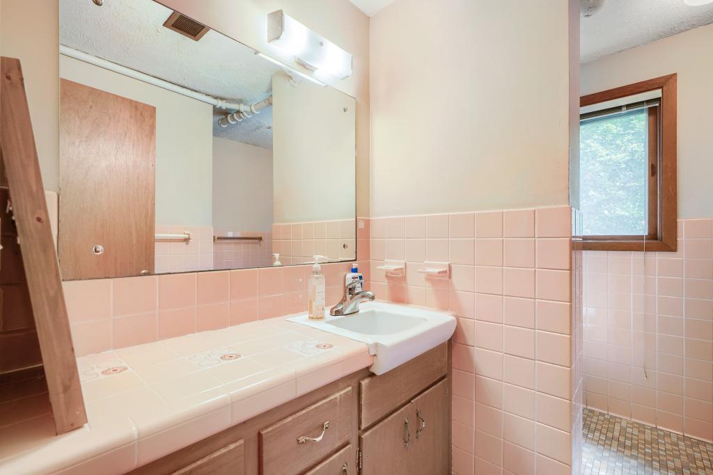 View of Residential at 6525 Sherwood Avenue, Edina MN 55435, Edina (30 of 38) - Mike Wilen | Minnesota Team Real Estate