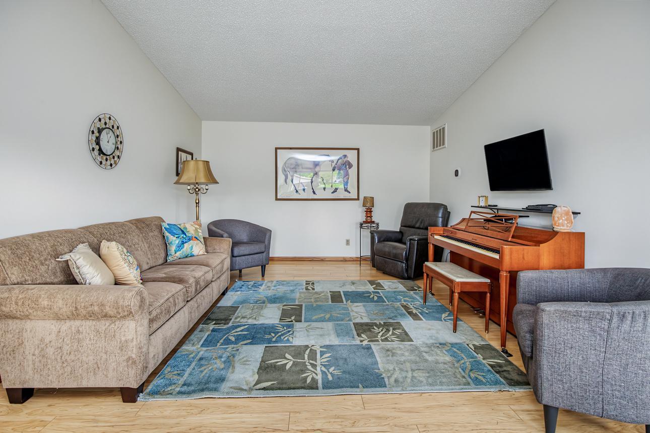 View of Residential at 3774 Goodwin Avenue, Oakdale MN 55128, Oakdale (11 of 25) - Mike Wilen | Minnesota Team Real Estate
