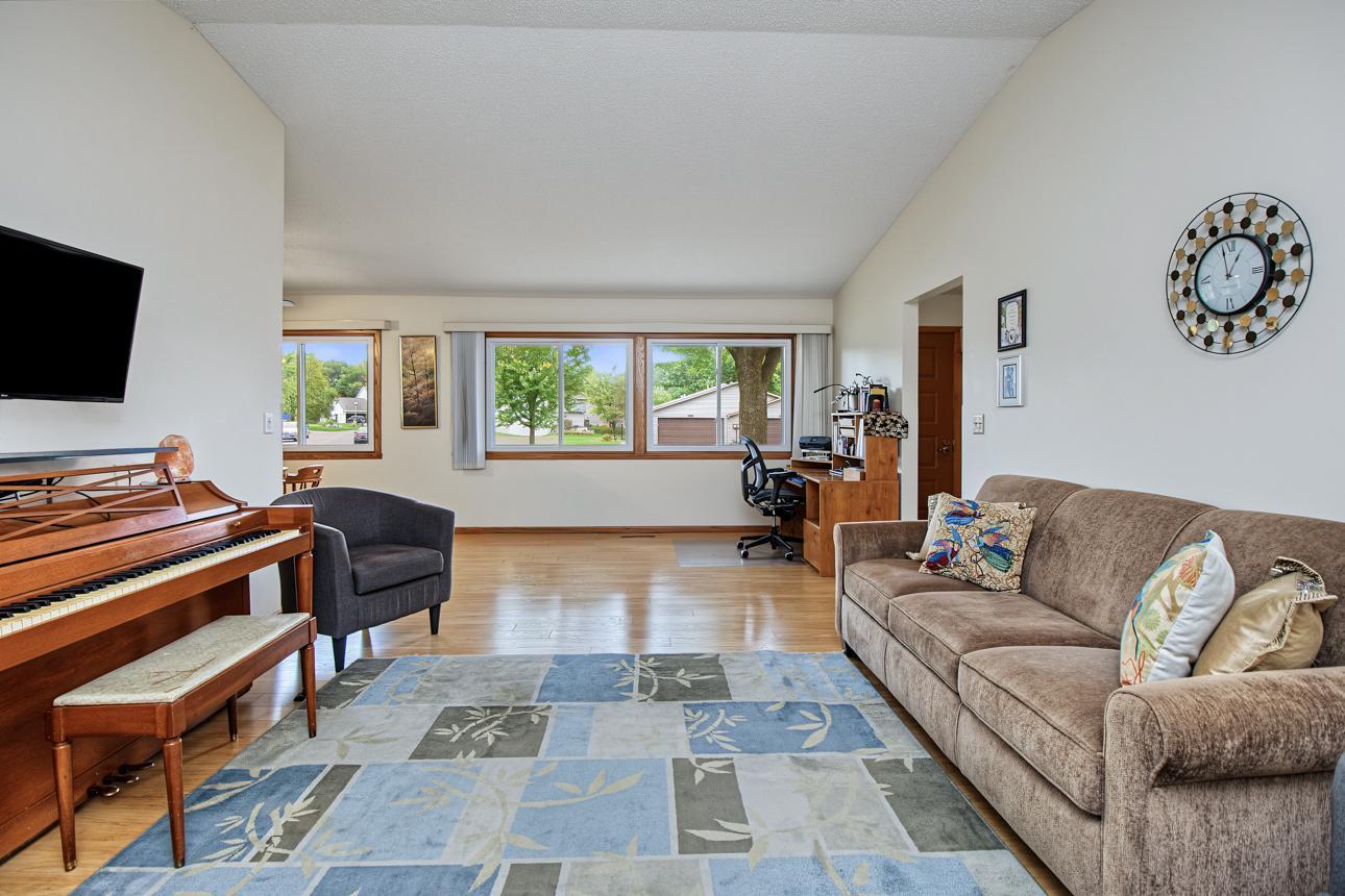 View of Residential at 3774 Goodwin Avenue, Oakdale MN 55128, Oakdale (10 of 25) - Mike Wilen | Minnesota Team Real Estate