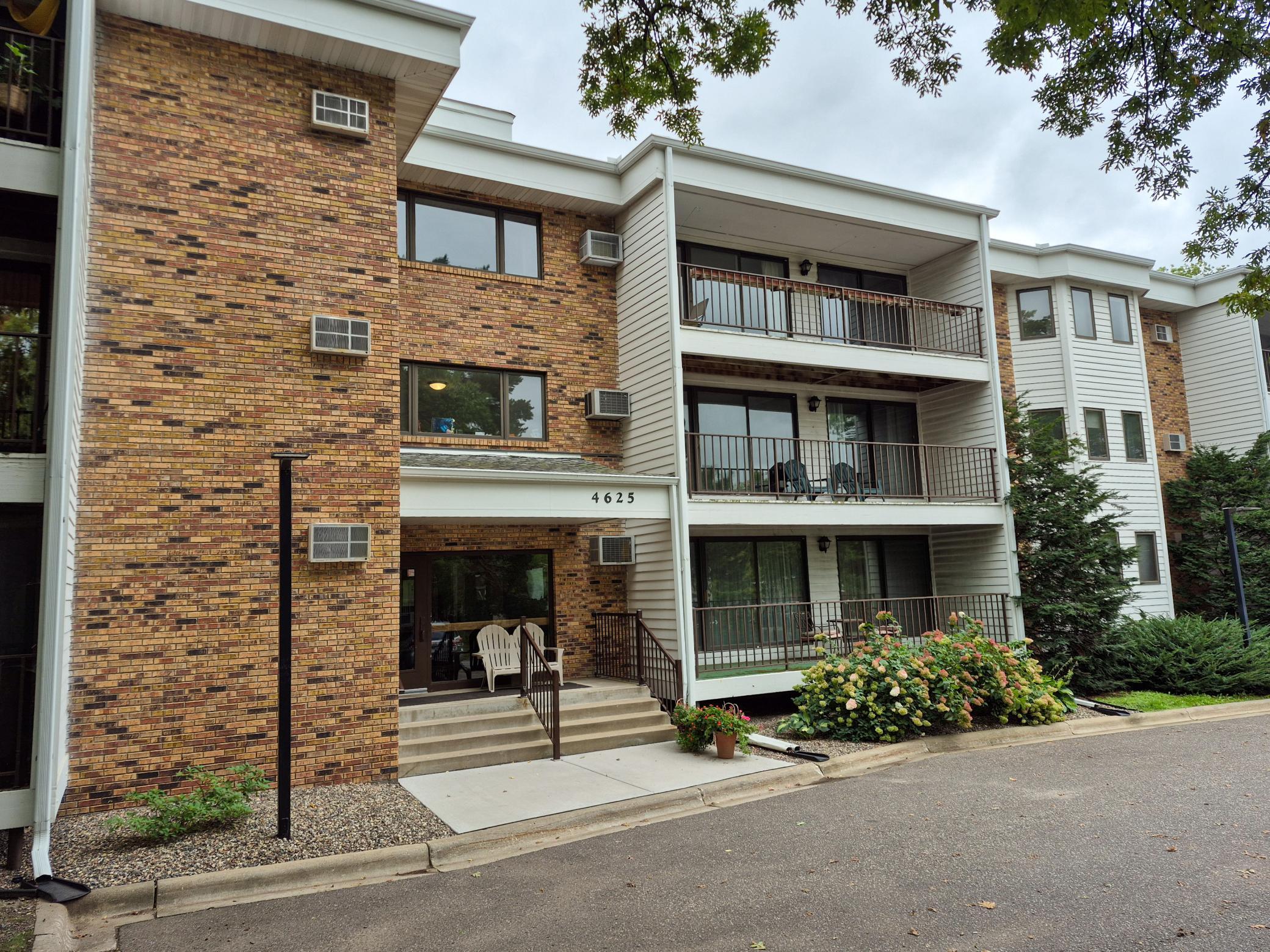 View of (CC) Low Rise (3- Levels) at 4625 Minnetonka Boulevard, Saint Louis Park - Mike Wilen | Minnesota Team Real Estate