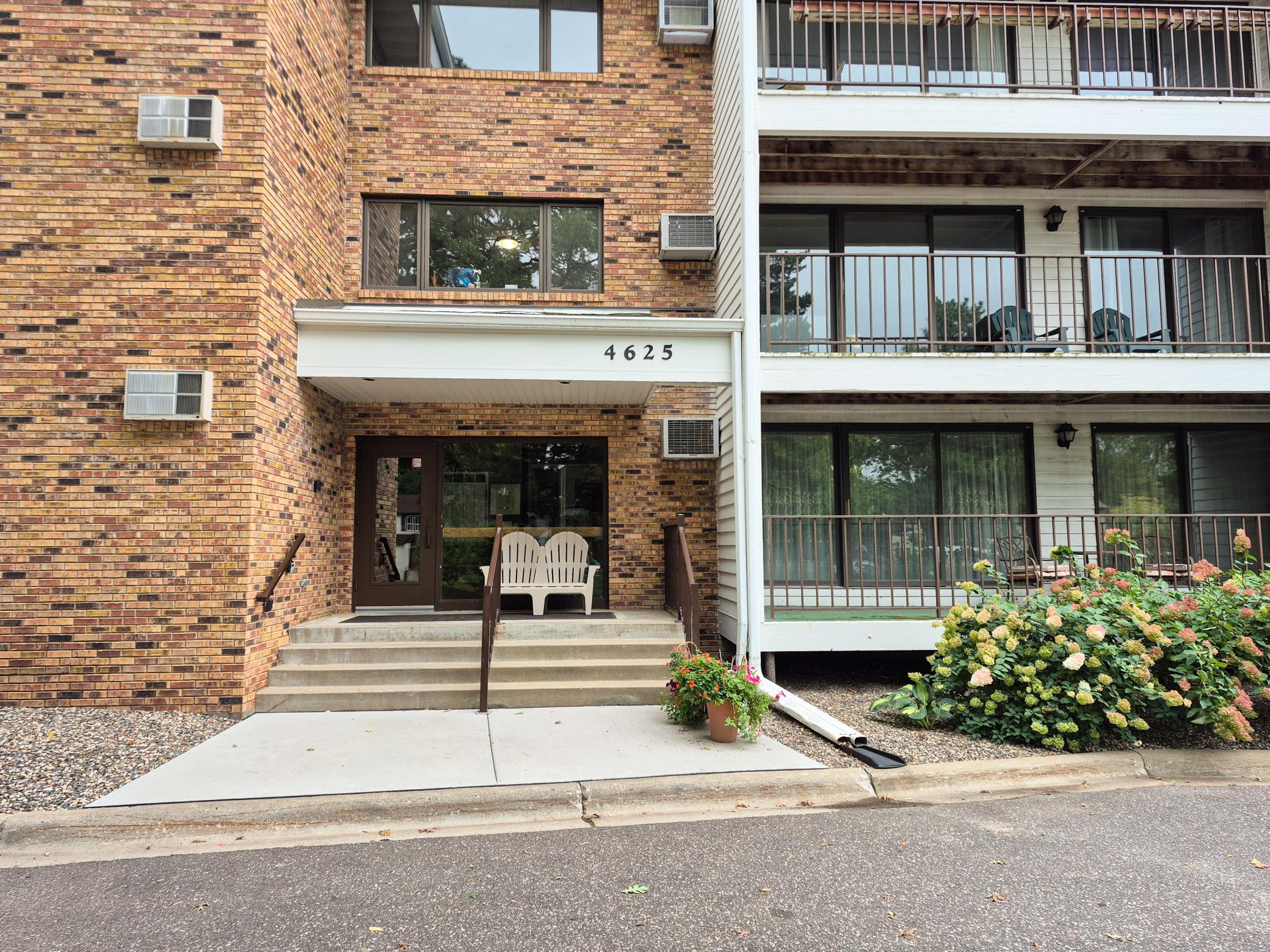 View of Residential at 4625 Minnetonka Boulevard #205, Saint Louis Park MN 55416, Saint Louis Park (2 of 16) - Mike Wilen | Minnesota Team Real Estate
