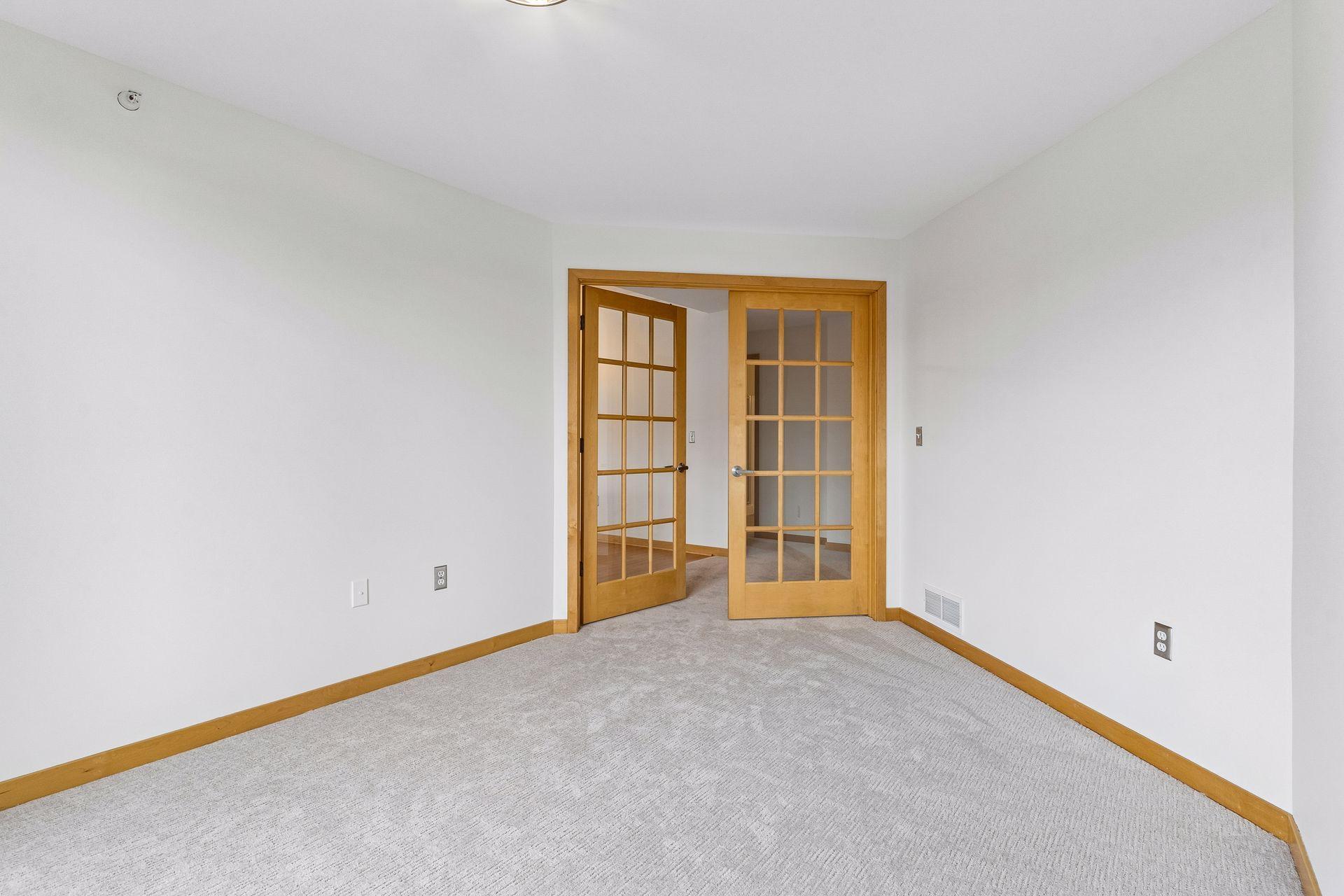 View of Residential at 2566 Ellis Avenue #404, Saint Paul MN 55114, Saint Paul (25 of 38) - Mike Wilen | Minnesota Team Real Estate