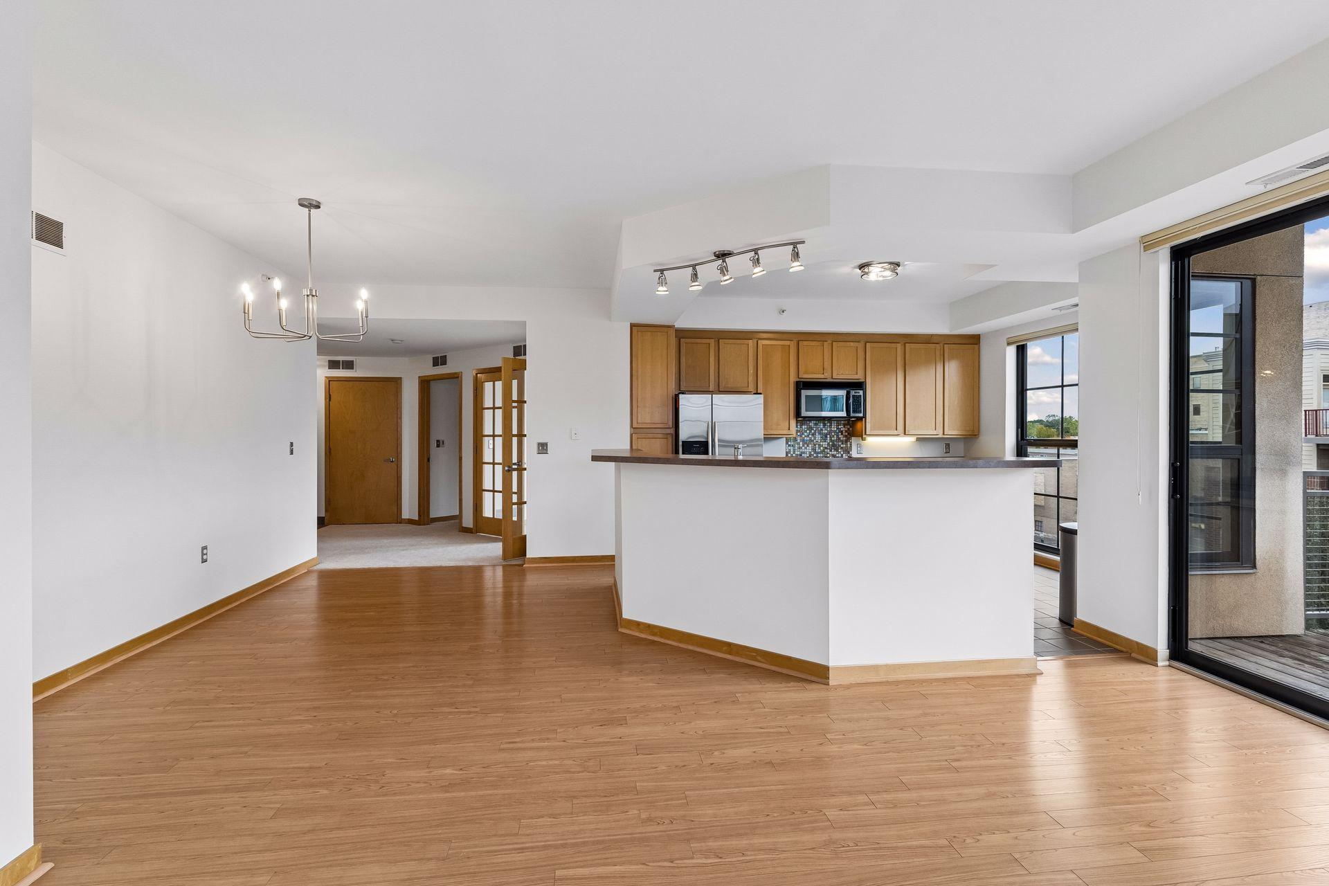 View of Residential at 2566 Ellis Avenue #404, Saint Paul MN 55114, Saint Paul (22 of 38) - Mike Wilen | Minnesota Team Real Estate