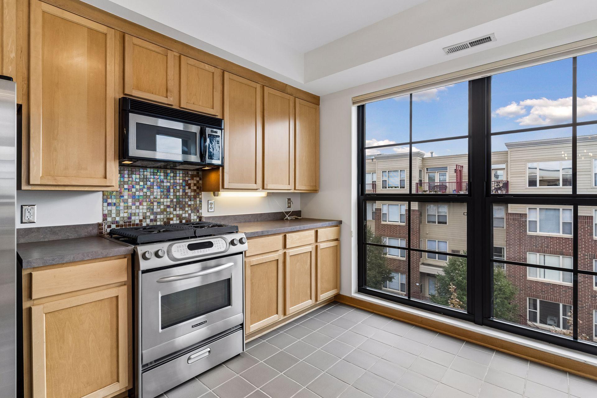 View of Residential at 2566 Ellis Avenue #404, Saint Paul MN 55114, Saint Paul (14 of 38) - Mike Wilen | Minnesota Team Real Estate