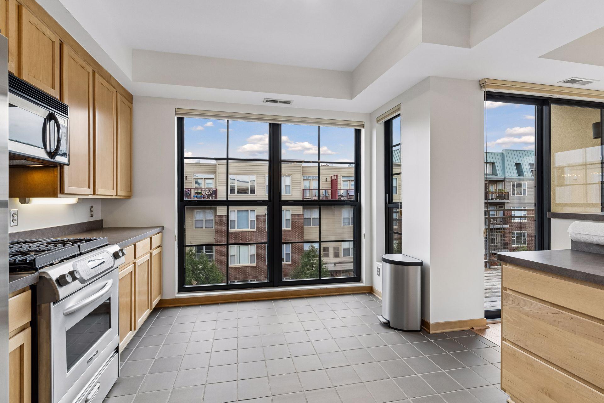 View of Residential at 2566 Ellis Avenue #404, Saint Paul MN 55114, Saint Paul (13 of 38) - Mike Wilen | Minnesota Team Real Estate