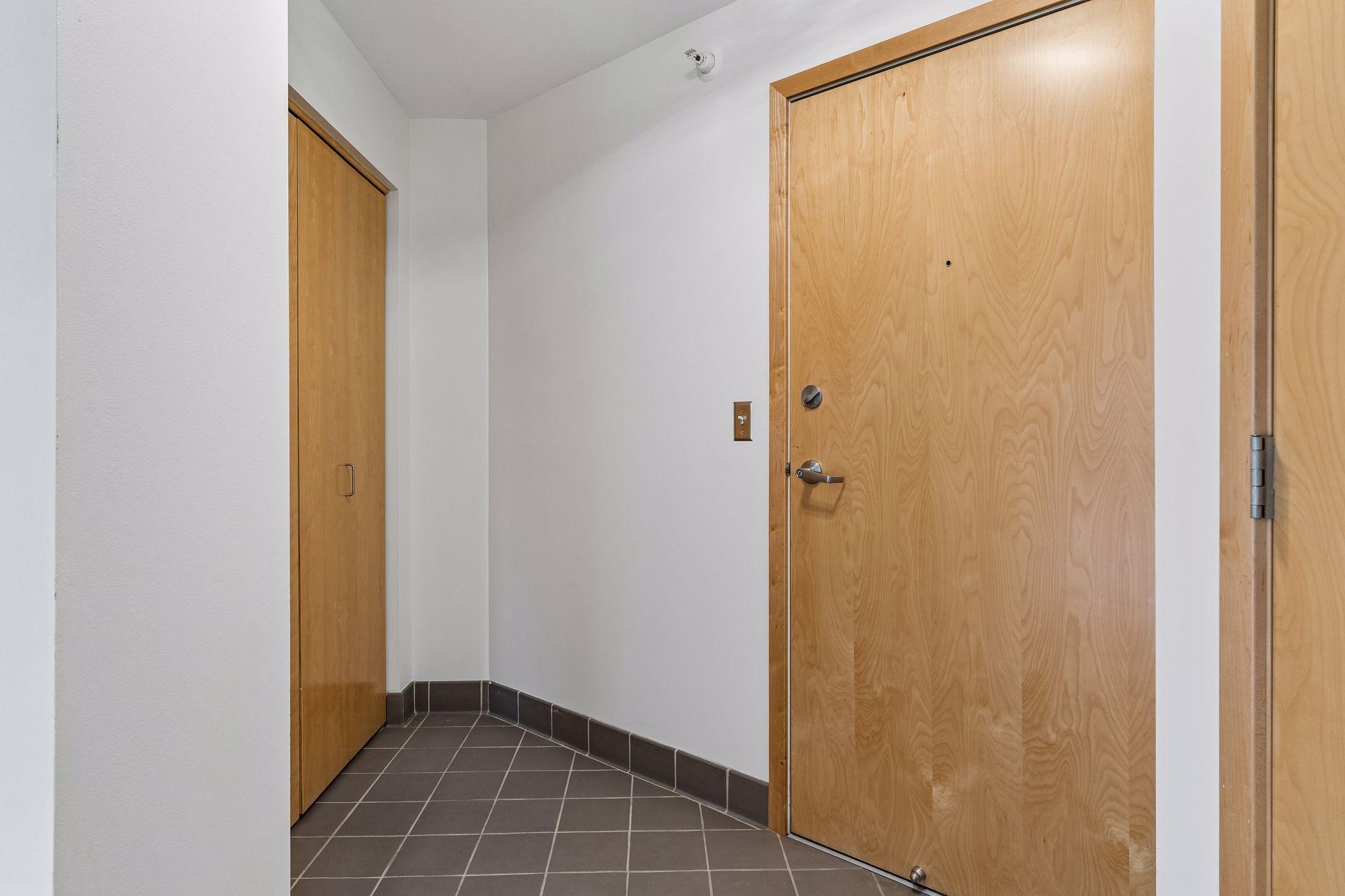View of Residential at 2566 Ellis Avenue #404, Saint Paul MN 55114, Saint Paul (8 of 38) - Mike Wilen | Minnesota Team Real Estate