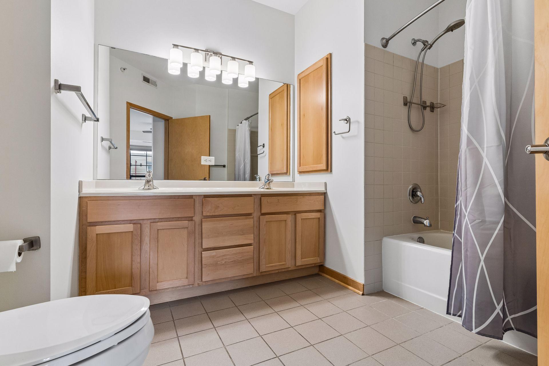 View of Residential at 2566 Ellis Avenue #404, Saint Paul MN 55114, Saint Paul (29 of 38) - Mike Wilen | Minnesota Team Real Estate