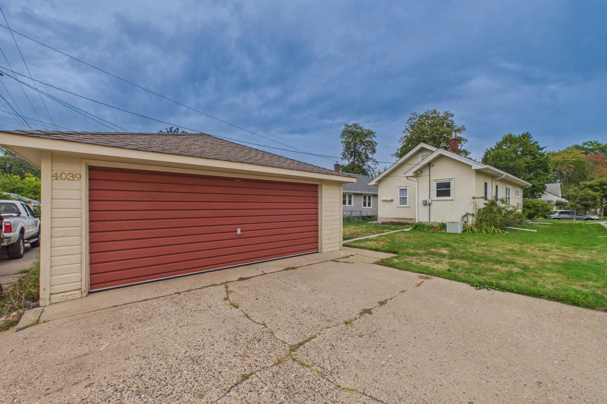 View of Residential at 4039 Russell Avenue, Minneapolis MN 55412, Minneapolis (22 of 25) - Mike Wilen | Minnesota Team Real Estate