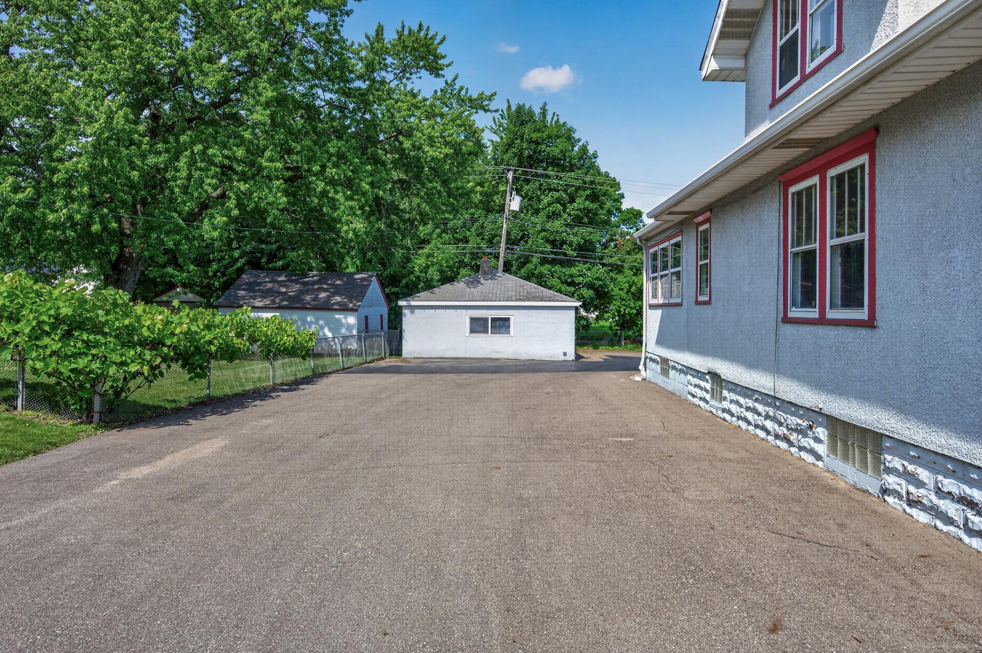 View of Commercial Sale at 1069 Robert Street, West Saint Paul MN 55118, West Saint Paul (43 of 44) - Mike Wilen | Minnesota Team Real Estate