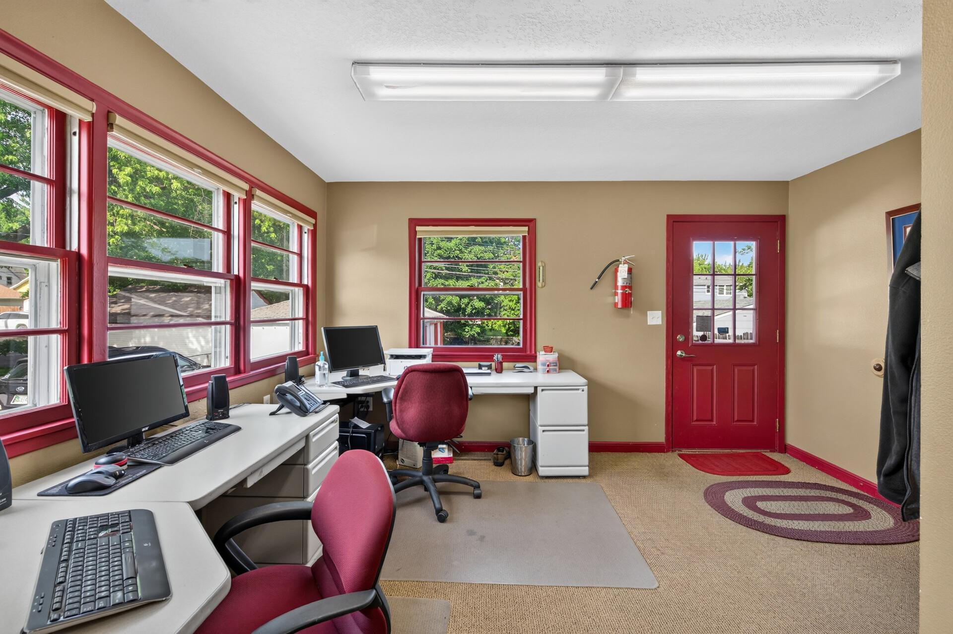 View of Commercial Sale at 1069 Robert Street, West Saint Paul MN 55118, West Saint Paul (18 of 44) - Mike Wilen | Minnesota Team Real Estate