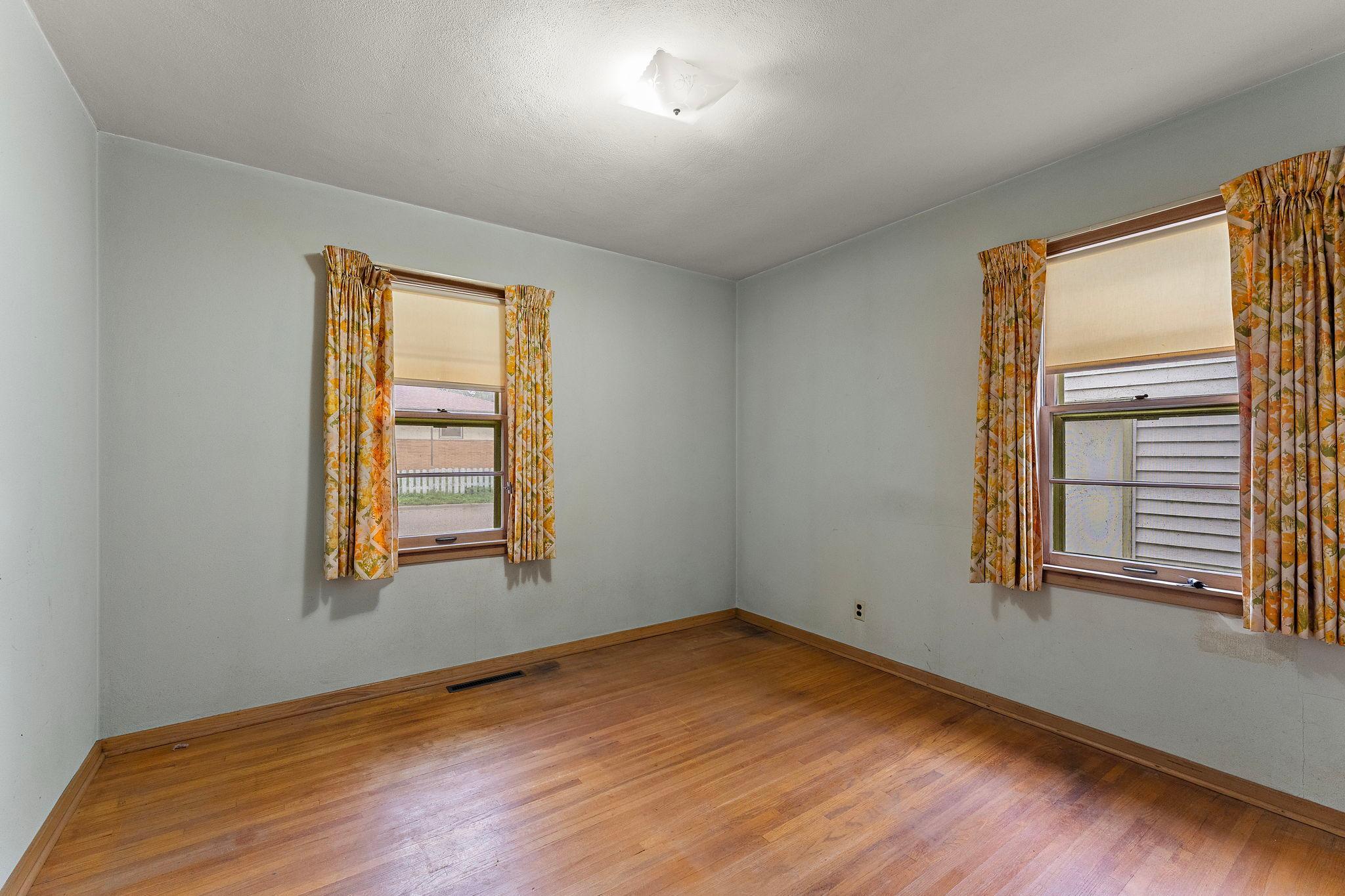 View of Residential at 1590 Payne Avenue, Saint Paul MN 55130, Saint Paul (13 of 23) - Mike Wilen | Minnesota Team Real Estate