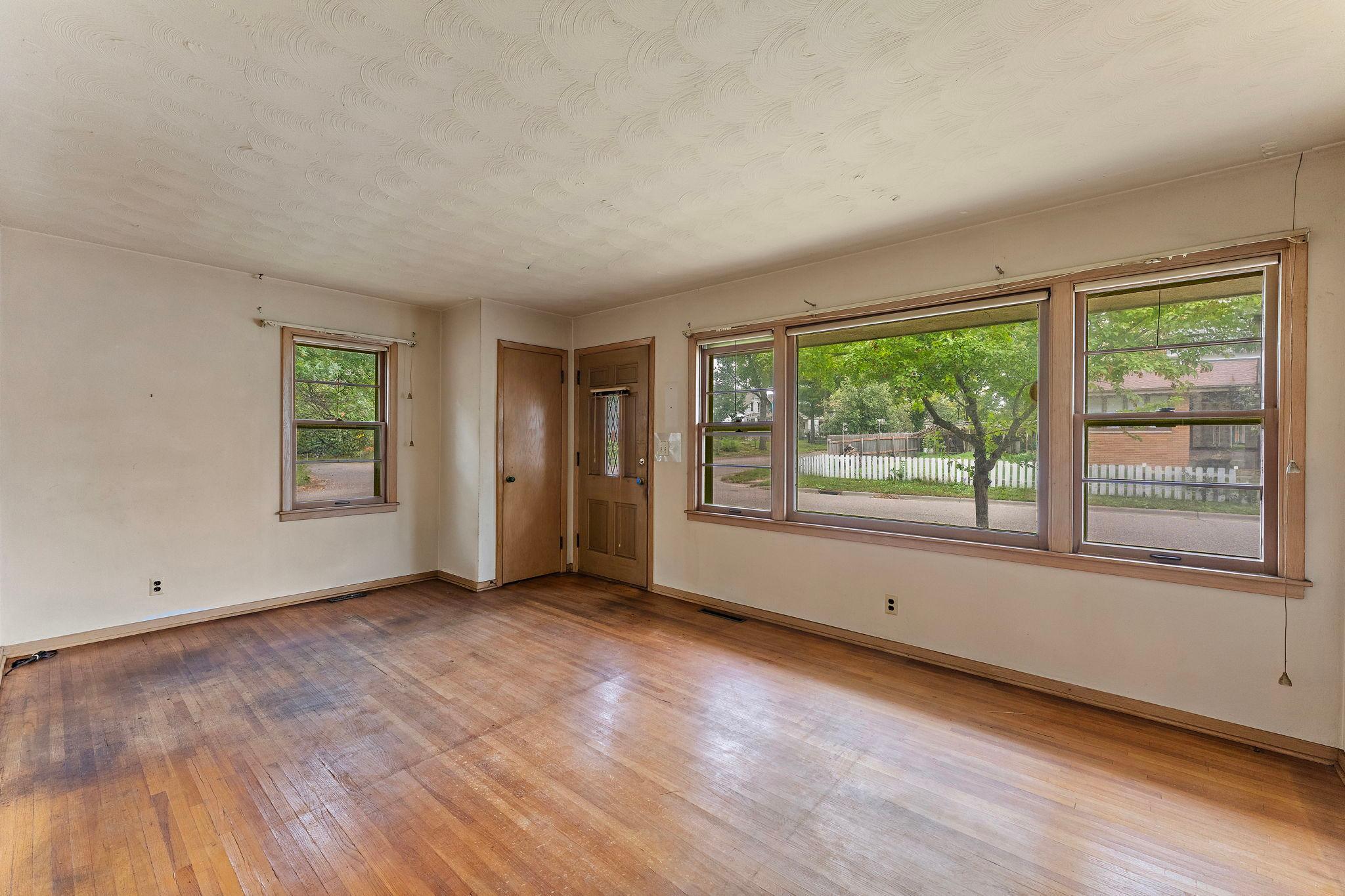 View of Residential at 1590 Payne Avenue, Saint Paul MN 55130, Saint Paul (8 of 23) - Mike Wilen | Minnesota Team Real Estate