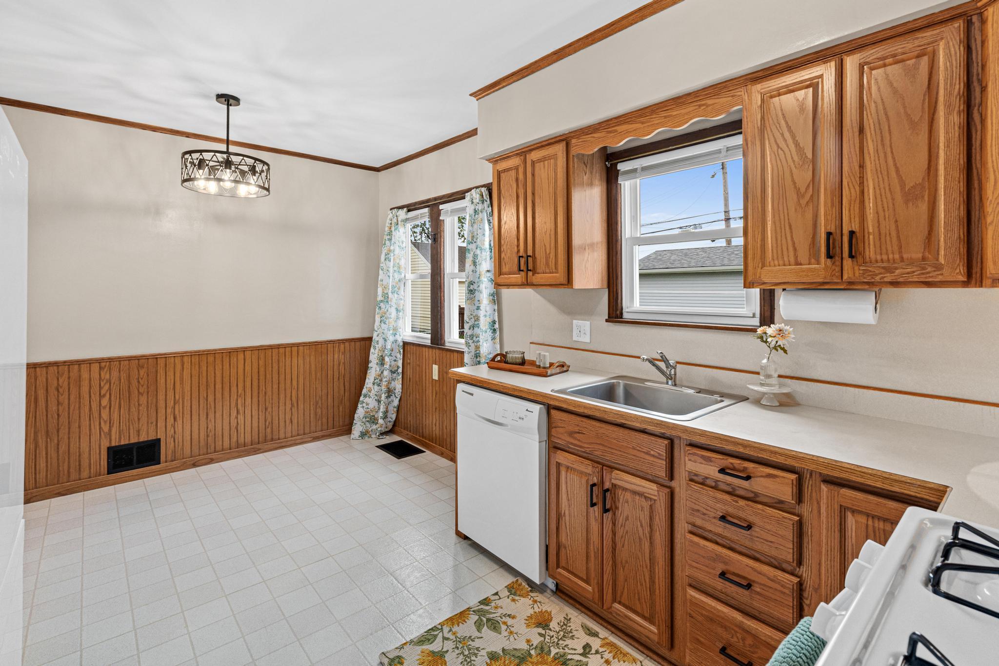 View of Residential at 1658 Sherburne Avenue, Saint Paul MN 55104, Saint Paul (12 of 42) - Mike Wilen | Minnesota Team Real Estate