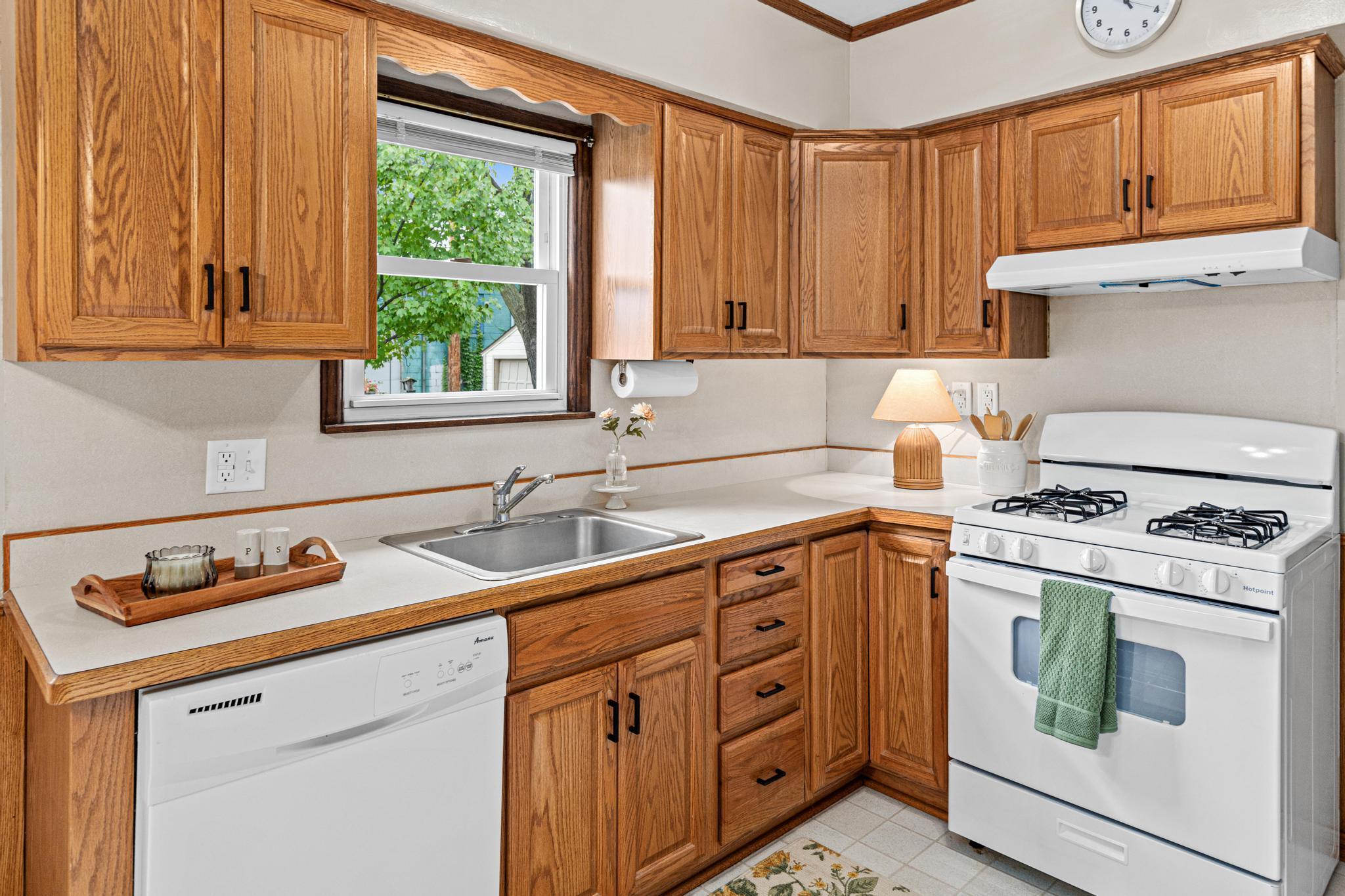 View of Residential at 1658 Sherburne Avenue, Saint Paul MN 55104, Saint Paul (11 of 42) - Mike Wilen | Minnesota Team Real Estate