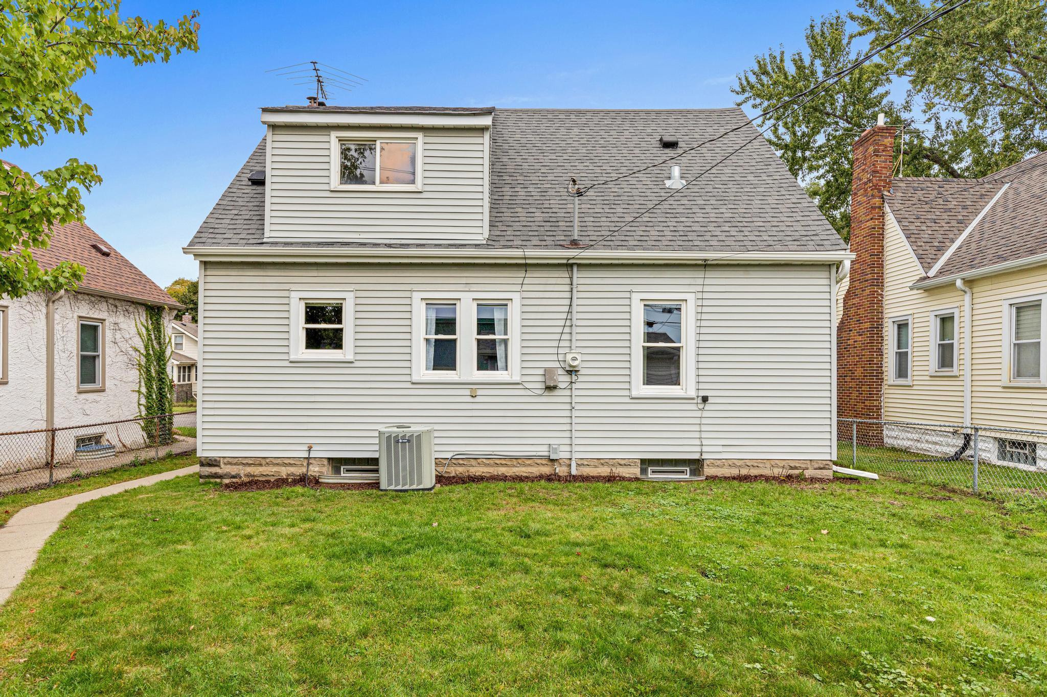 View of Residential at 1658 Sherburne Avenue, Saint Paul MN 55104, Saint Paul (36 of 42) - Mike Wilen | Minnesota Team Real Estate
