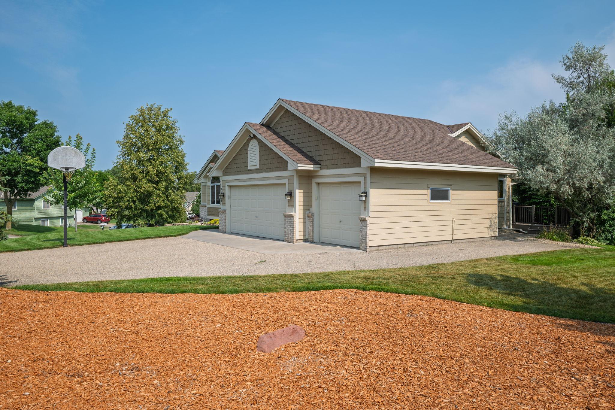 View of Residential at 16185 Inglewood Drive, Lakeville MN 55044, Lakeville (9 of 14) - Mike Wilen | Minnesota Team Real Estate