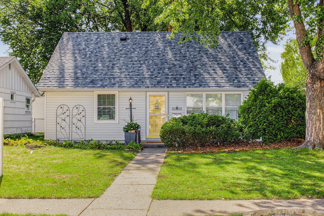 View of Single Family at 2024 Itasca Avenue, Saint Paul - Mike Wilen | Minnesota Team Real Estate