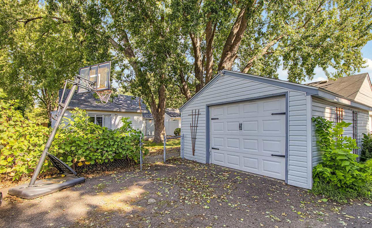 View of Residential at 2024 Itasca Avenue, Saint Paul MN 55116, Saint Paul (46 of 48) - Mike Wilen | Minnesota Team Real Estate