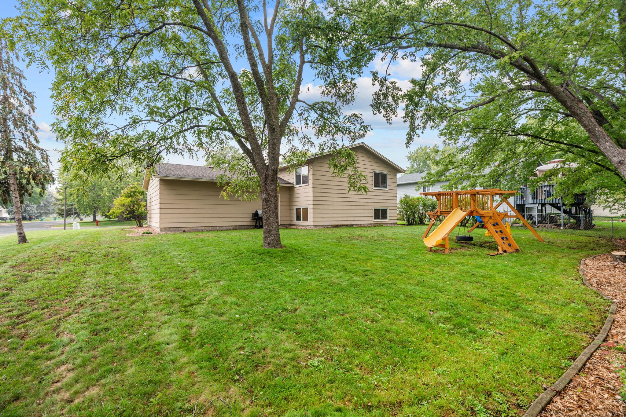 View of Residential at 9612 Union Terrace Lane, Maple Grove MN 55369, Maple Grove (4 of 27) - Mike Wilen | Minnesota Team Real Estate