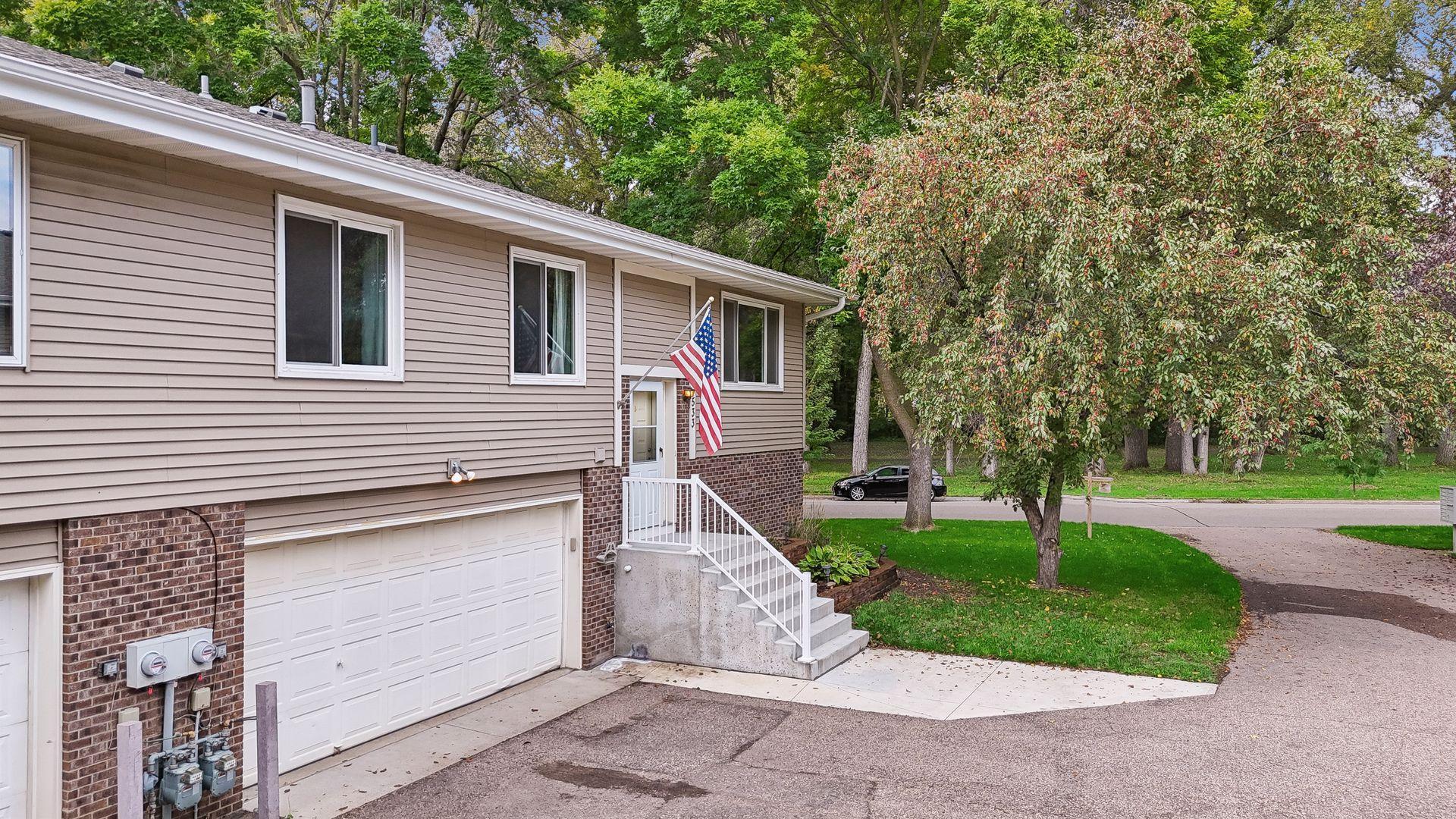 View of Residential at 533 Ravoux Road, Chaska MN 55318, Chaska (40 of 46) - Mike Wilen | Minnesota Team Real Estate