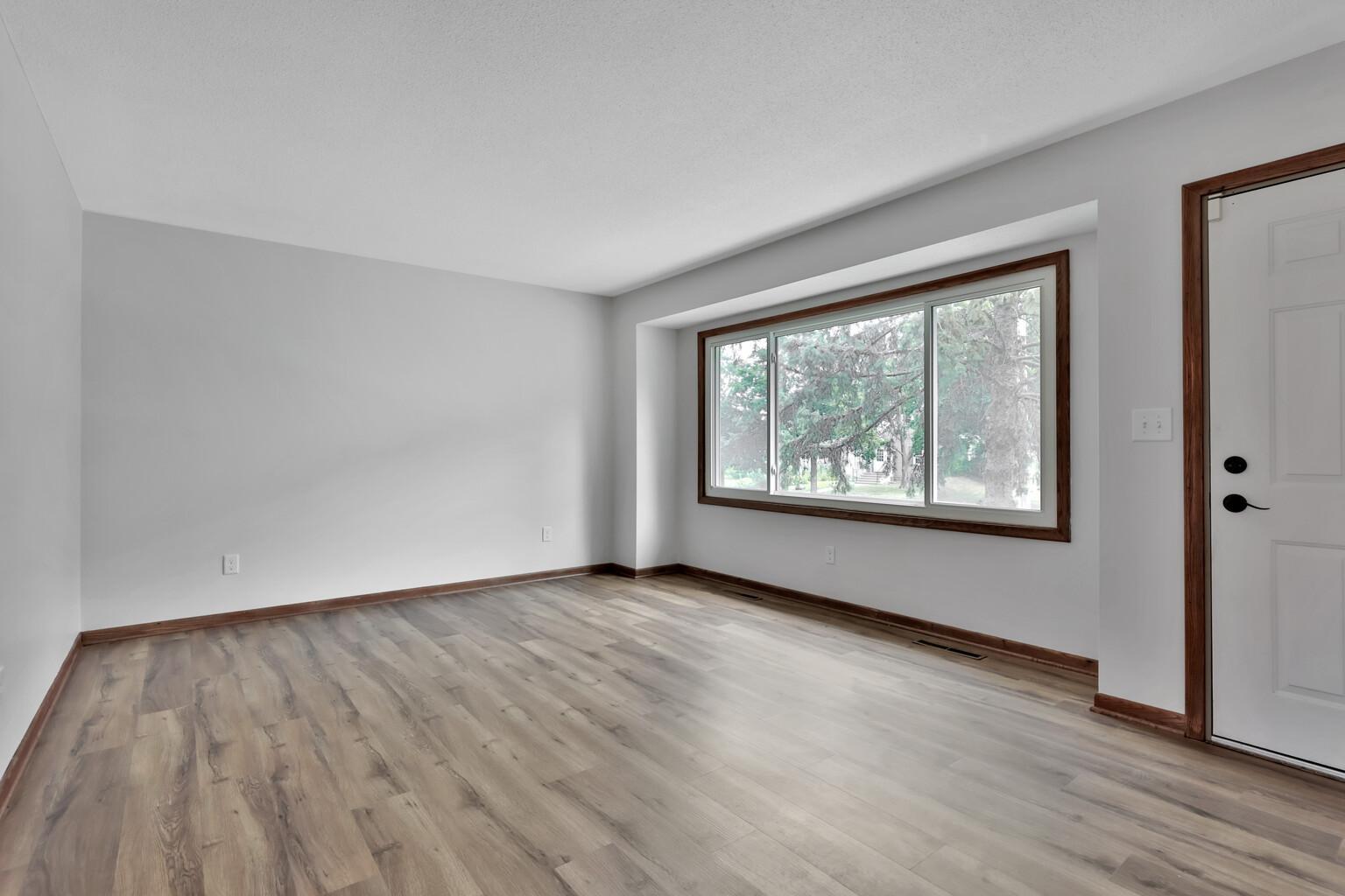 View of Residential at 1017 Livingston Avenue, West Saint Paul MN 55118, West Saint Paul (4 of 37) - Mike Wilen | Minnesota Team Real Estate