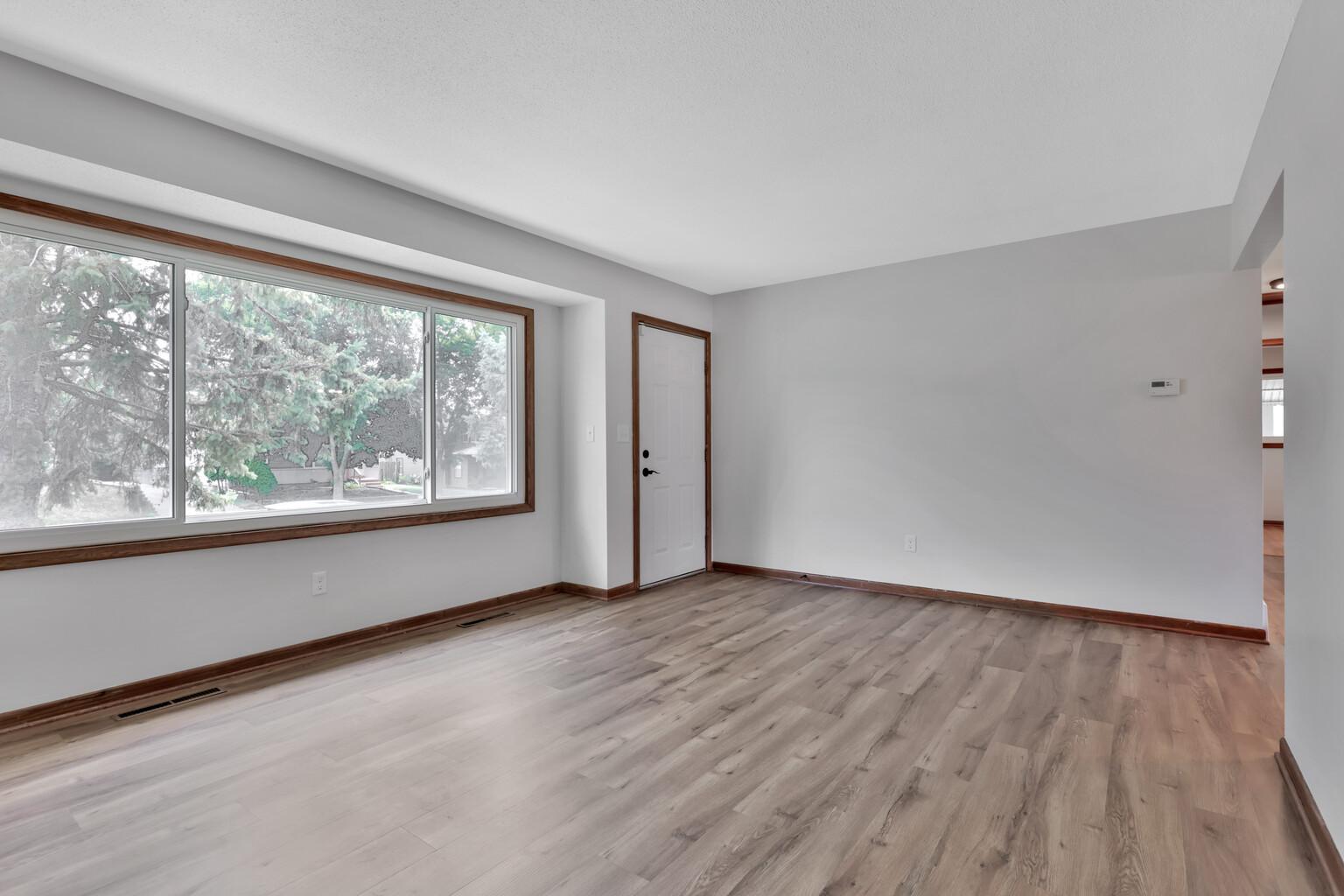 View of Residential at 1017 Livingston Avenue, West Saint Paul MN 55118, West Saint Paul (7 of 37) - Mike Wilen | Minnesota Team Real Estate