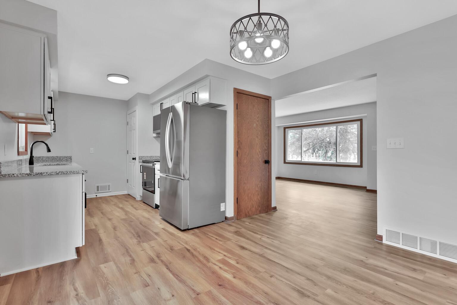View of Residential at 1017 Livingston Avenue, West Saint Paul MN 55118, West Saint Paul (11 of 37) - Mike Wilen | Minnesota Team Real Estate
