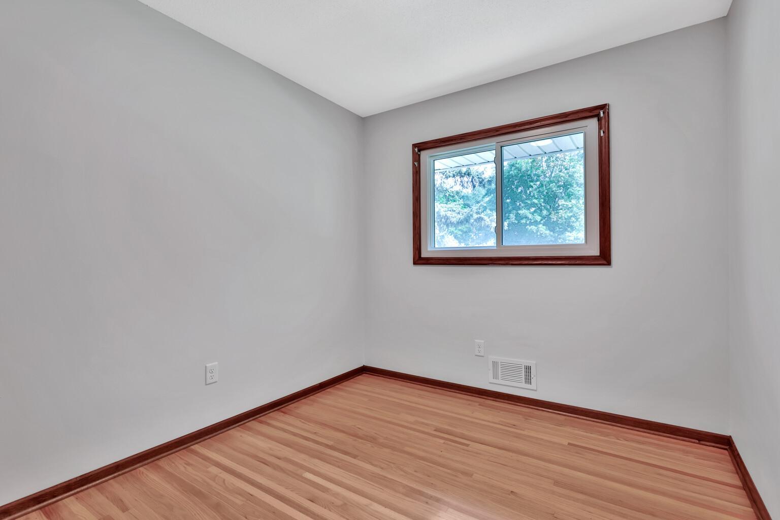 View of Residential at 1017 Livingston Avenue, West Saint Paul MN 55118, West Saint Paul (18 of 37) - Mike Wilen | Minnesota Team Real Estate