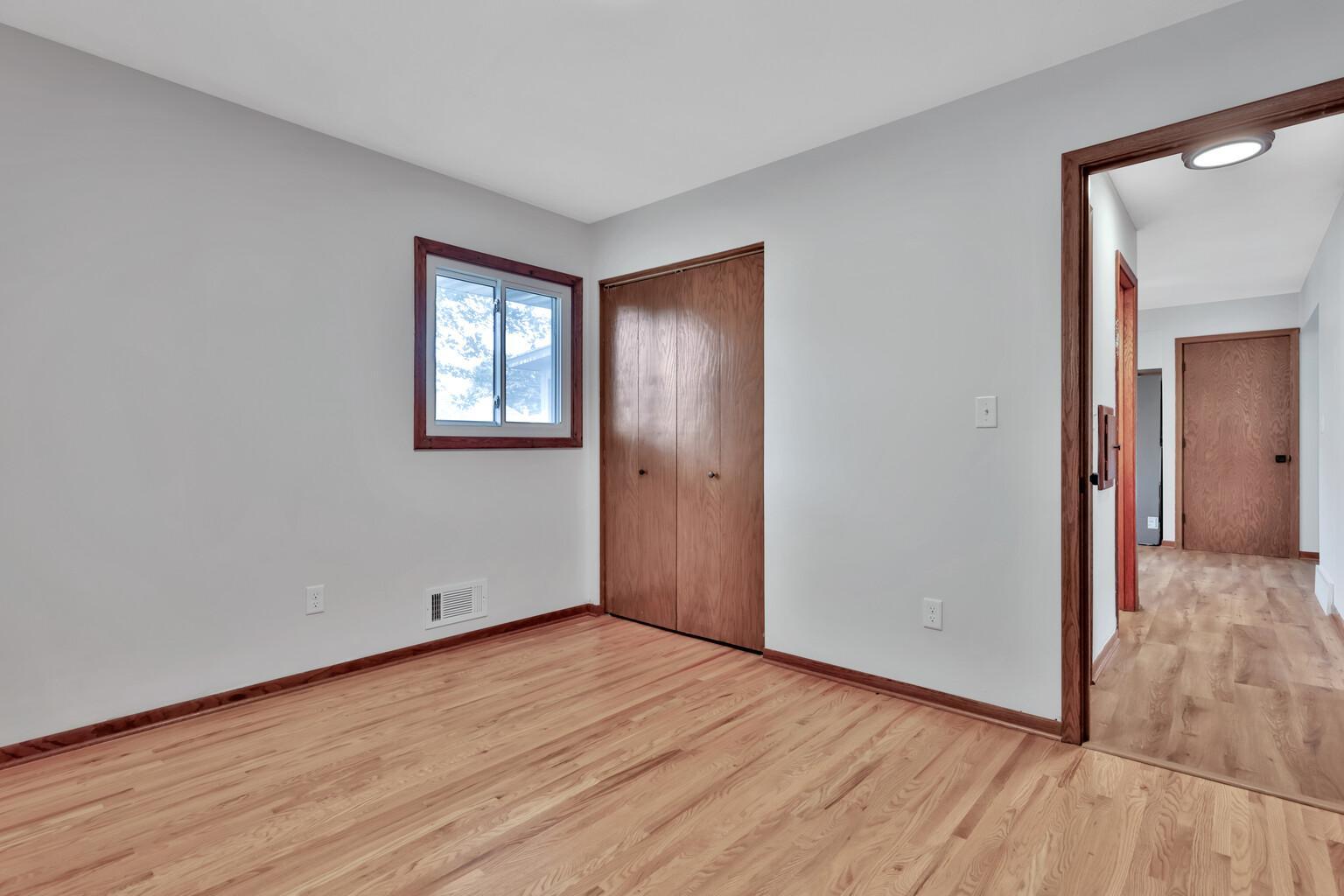 View of Residential at 1017 Livingston Avenue, West Saint Paul MN 55118, West Saint Paul (23 of 37) - Mike Wilen | Minnesota Team Real Estate