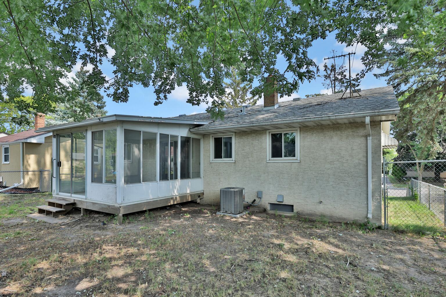 View of Residential at 1017 Livingston Avenue, West Saint Paul MN 55118, West Saint Paul (31 of 37) - Mike Wilen | Minnesota Team Real Estate