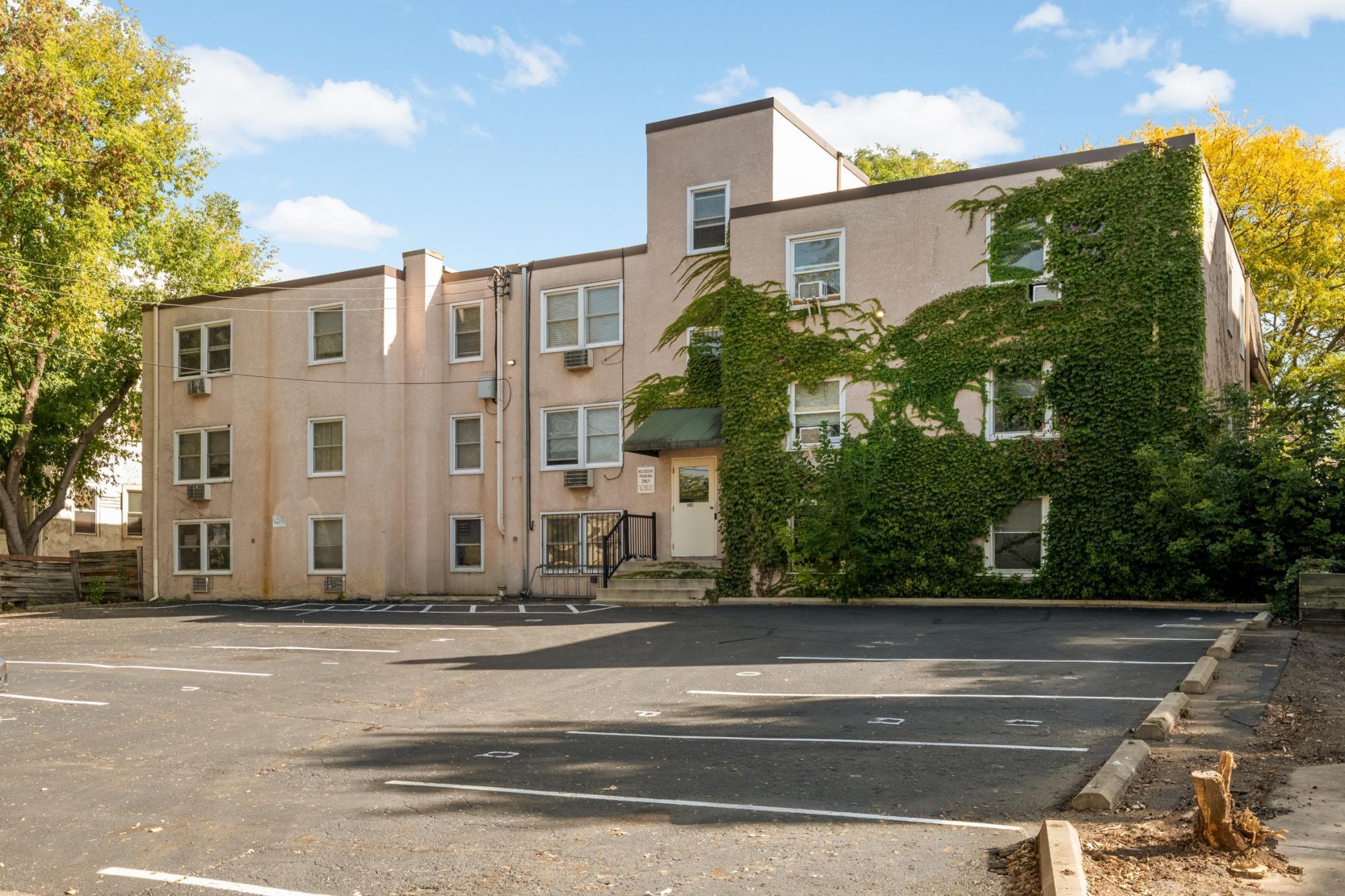 View of Residential at 2536 Dupont Avenue #101, Minneapolis MN 55405, Minneapolis (13 of 20) - Mike Wilen | Minnesota Team Real Estate