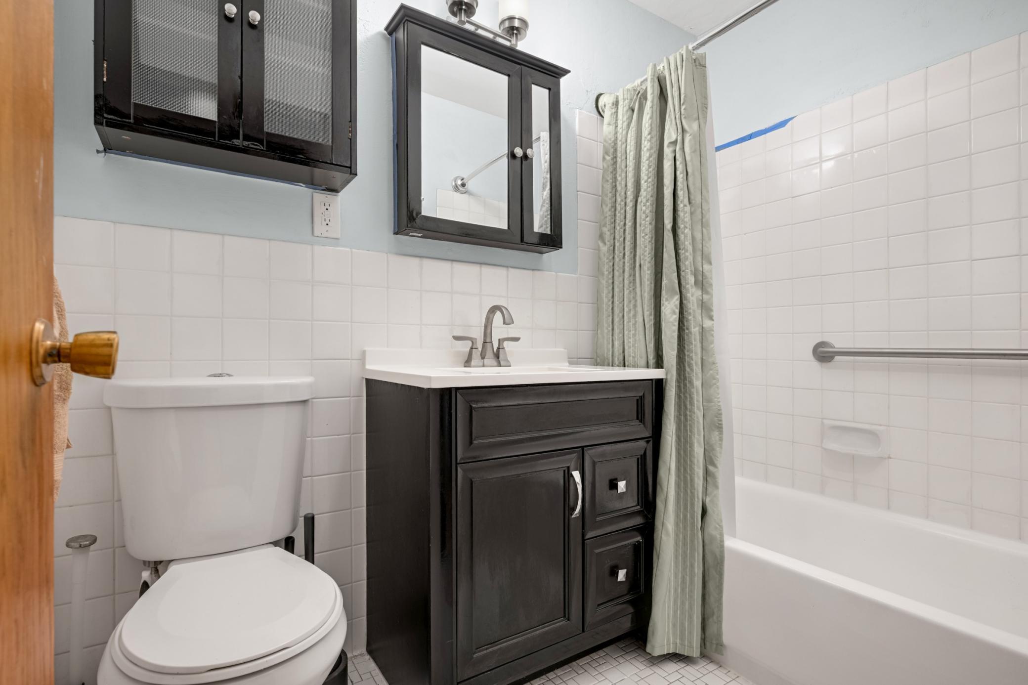 View of Residential at 2536 Dupont Avenue #101, Minneapolis MN 55405, Minneapolis (10 of 20) - Mike Wilen | Minnesota Team Real Estate
