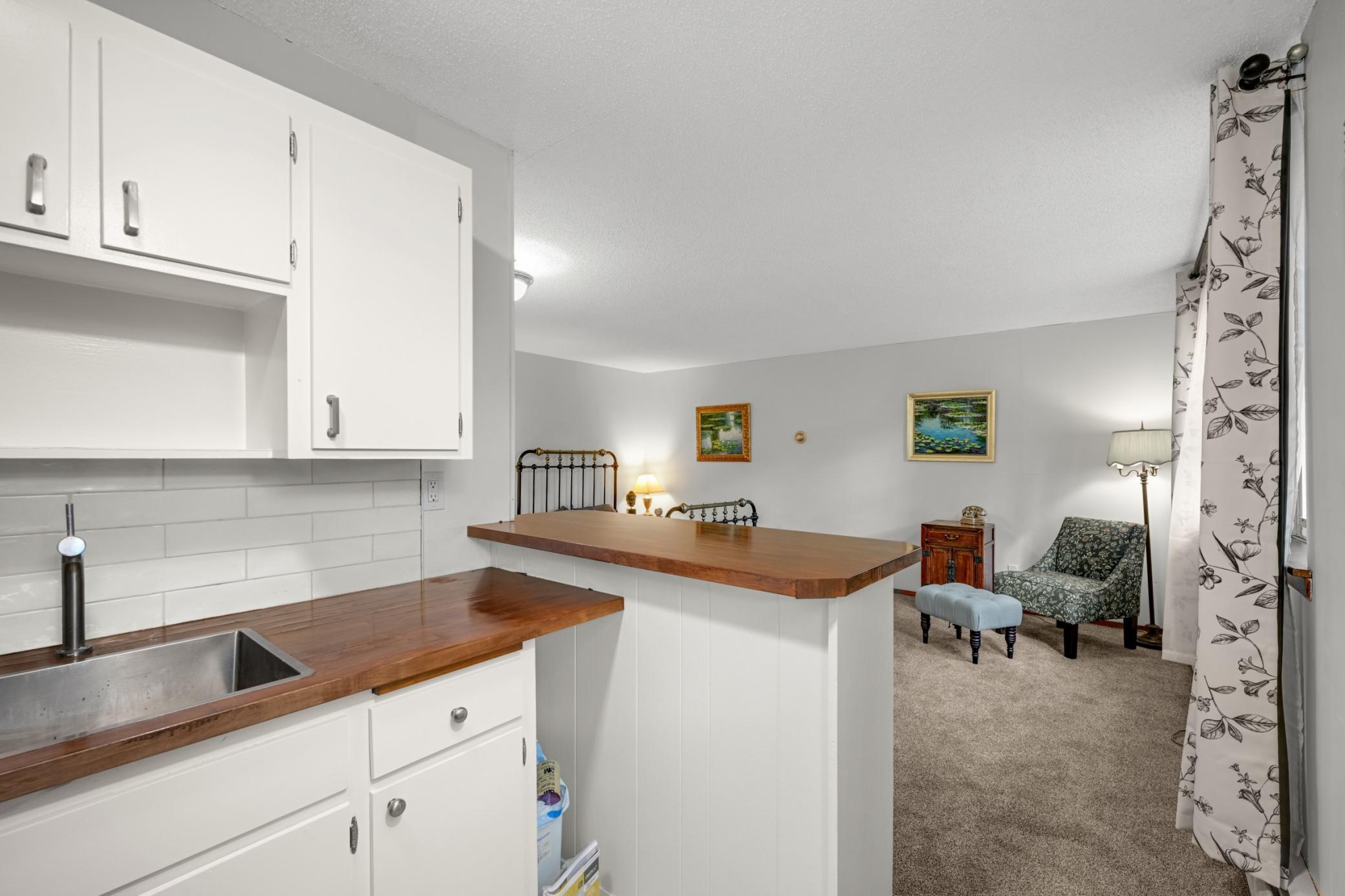 View of Residential at 2536 Dupont Avenue #101, Minneapolis MN 55405, Minneapolis (7 of 20) - Mike Wilen | Minnesota Team Real Estate