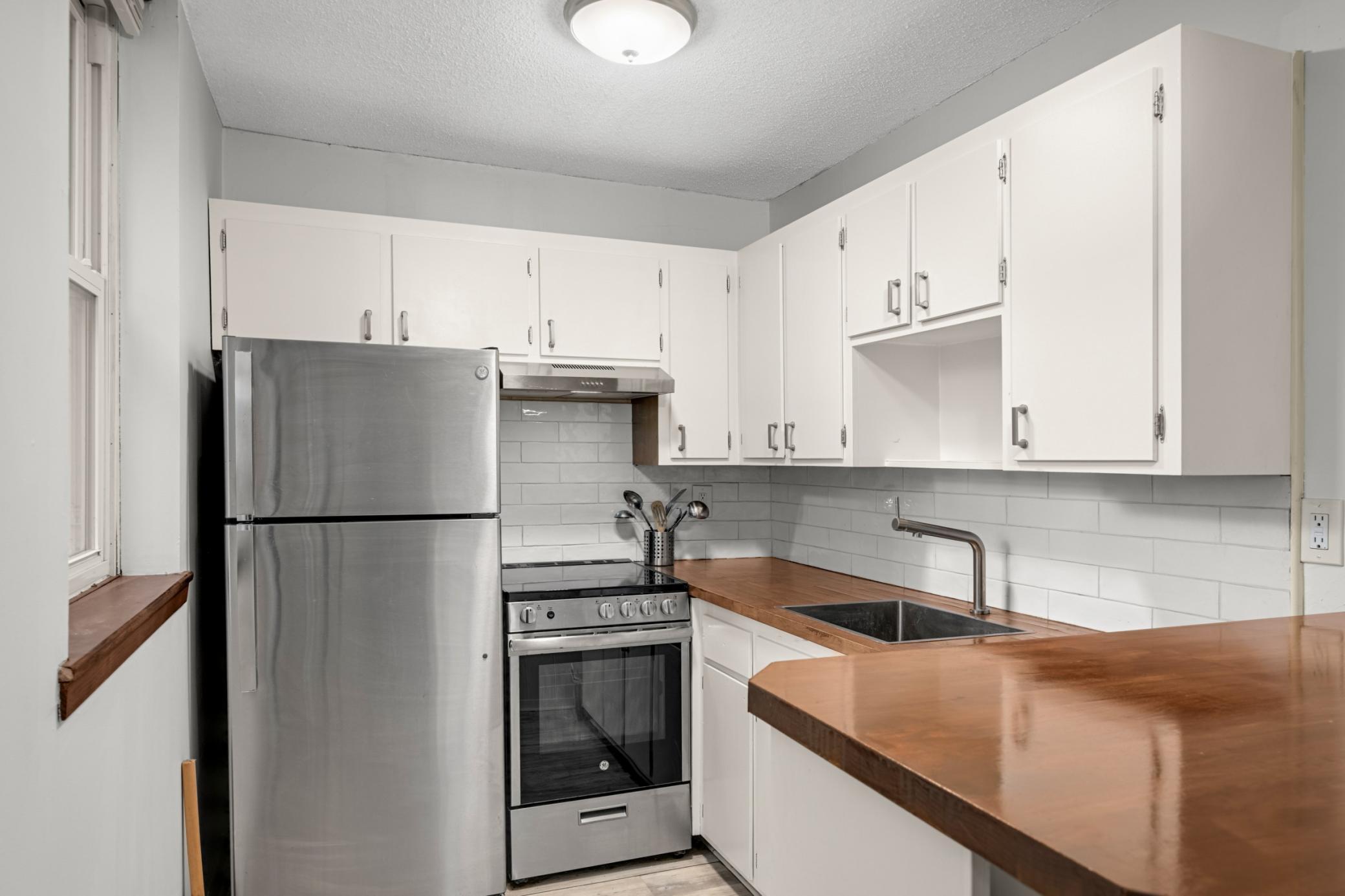 View of Residential at 2536 Dupont Avenue #101, Minneapolis MN 55405, Minneapolis (5 of 20) - Mike Wilen | Minnesota Team Real Estate