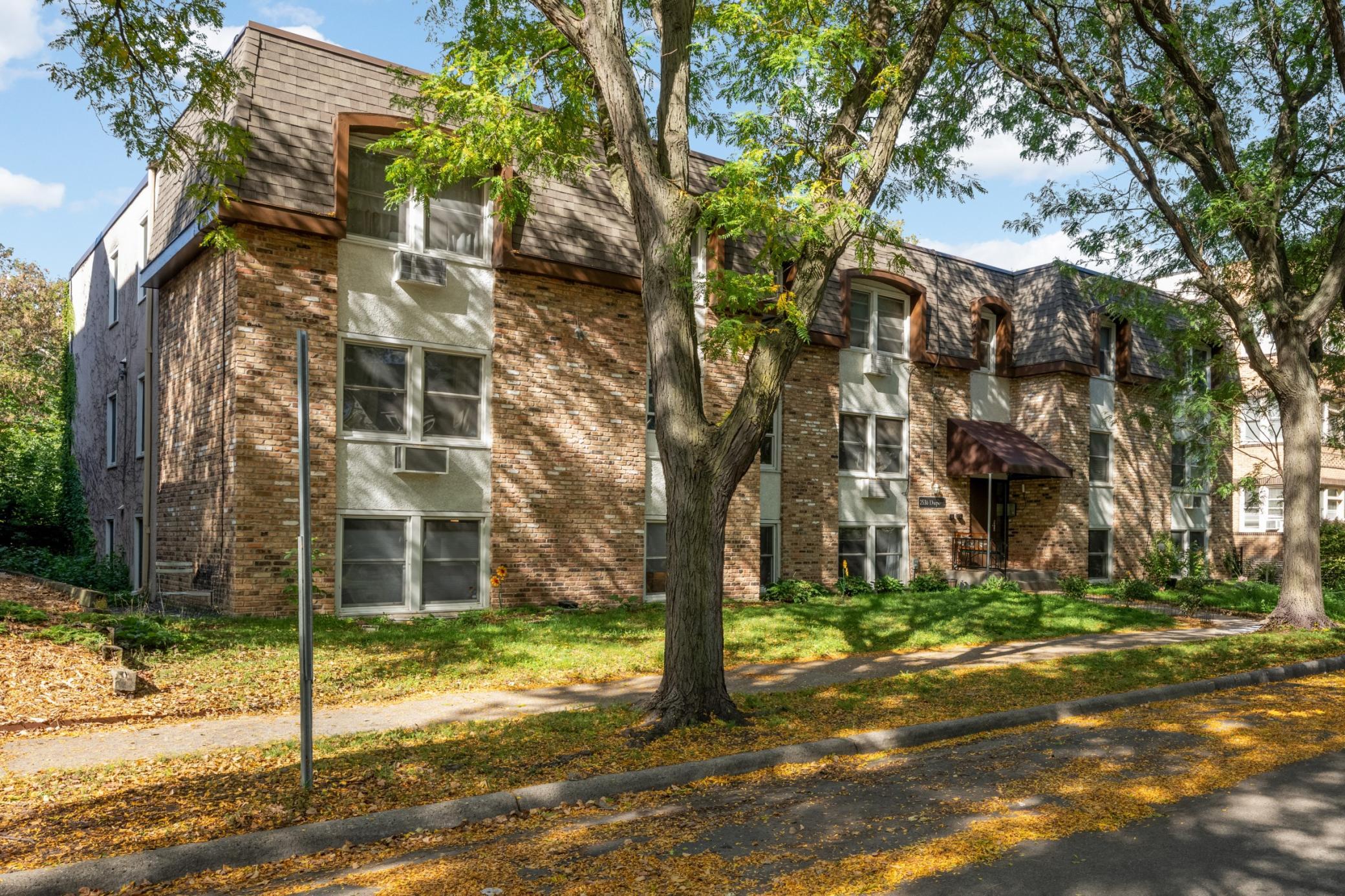 View of Residential at 2536 Dupont Avenue #101, Minneapolis MN 55405, Minneapolis (12 of 20) - Mike Wilen | Minnesota Team Real Estate