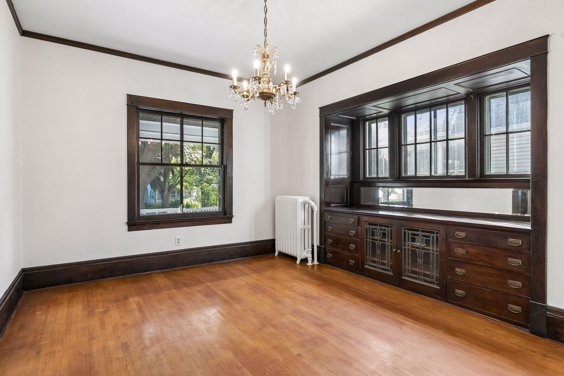 View of Residential at 2073 Carroll Avenue, Saint Paul MN 55104, Saint Paul (11 of 31) - Mike Wilen | Minnesota Team Real Estate