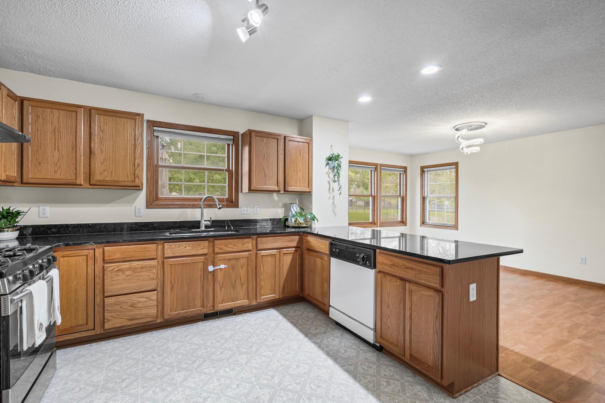View of Residential at 611 Bellvue Lane, Brooklyn Center MN 55430, Brooklyn Center (19 of 59) - Mike Wilen | Minnesota Team Real Estate