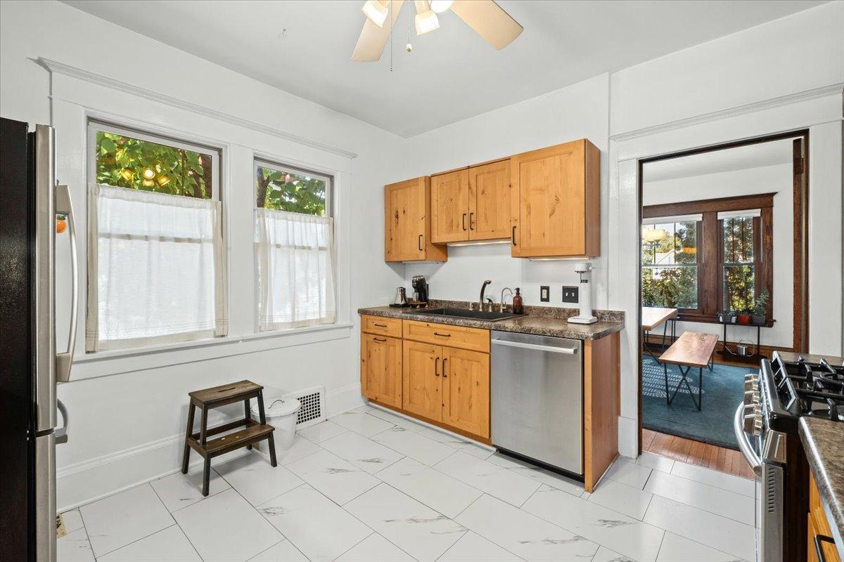 View of Residential at 1802 Selby Avenue, Saint Paul MN 55104, Saint Paul (20 of 41) - Mike Wilen | Minnesota Team Real Estate
