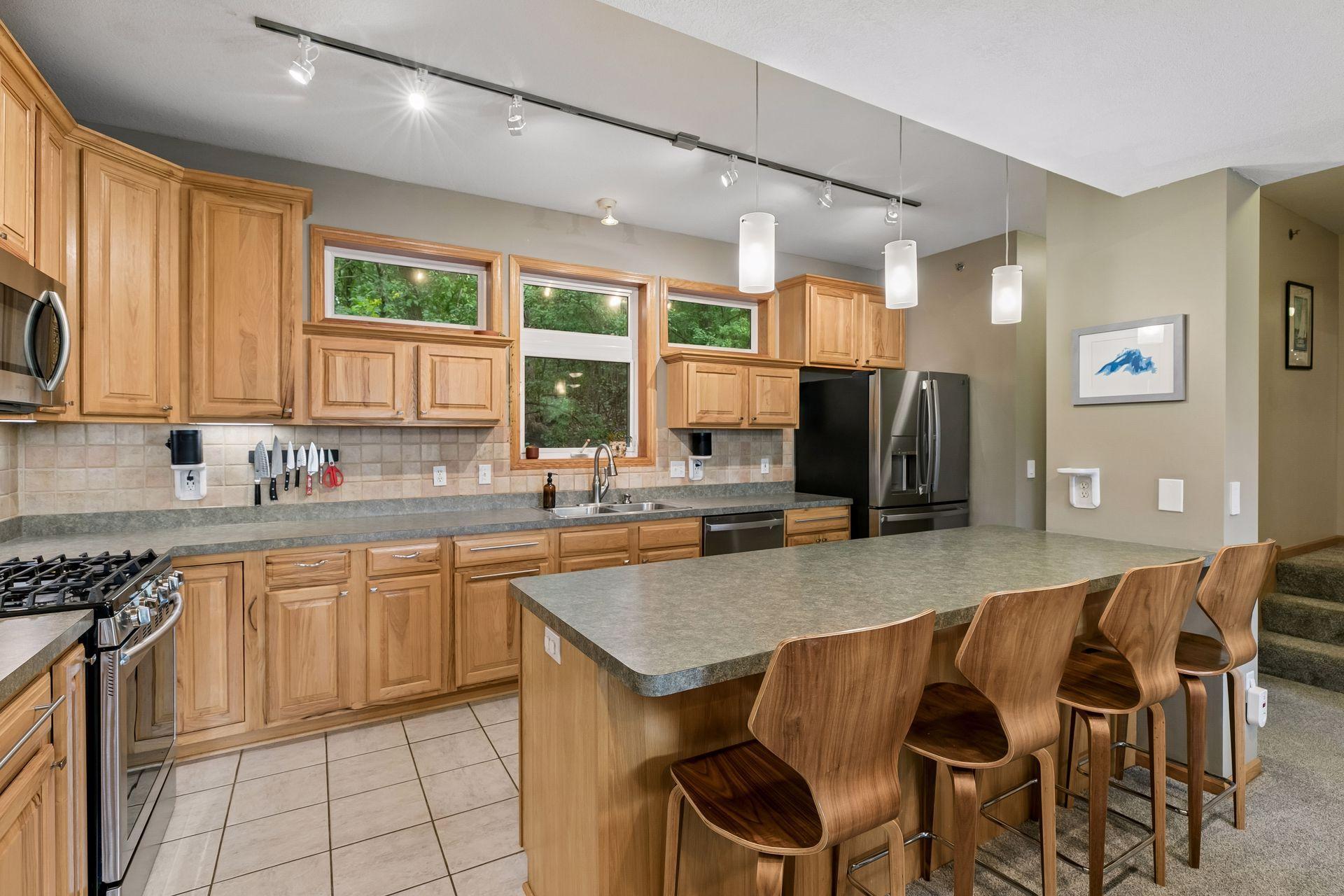 View of Residential at 9820 Cove Drive, Minnetonka MN 55305, Minnetonka (9 of 33) - Mike Wilen | Minnesota Team Real Estate
