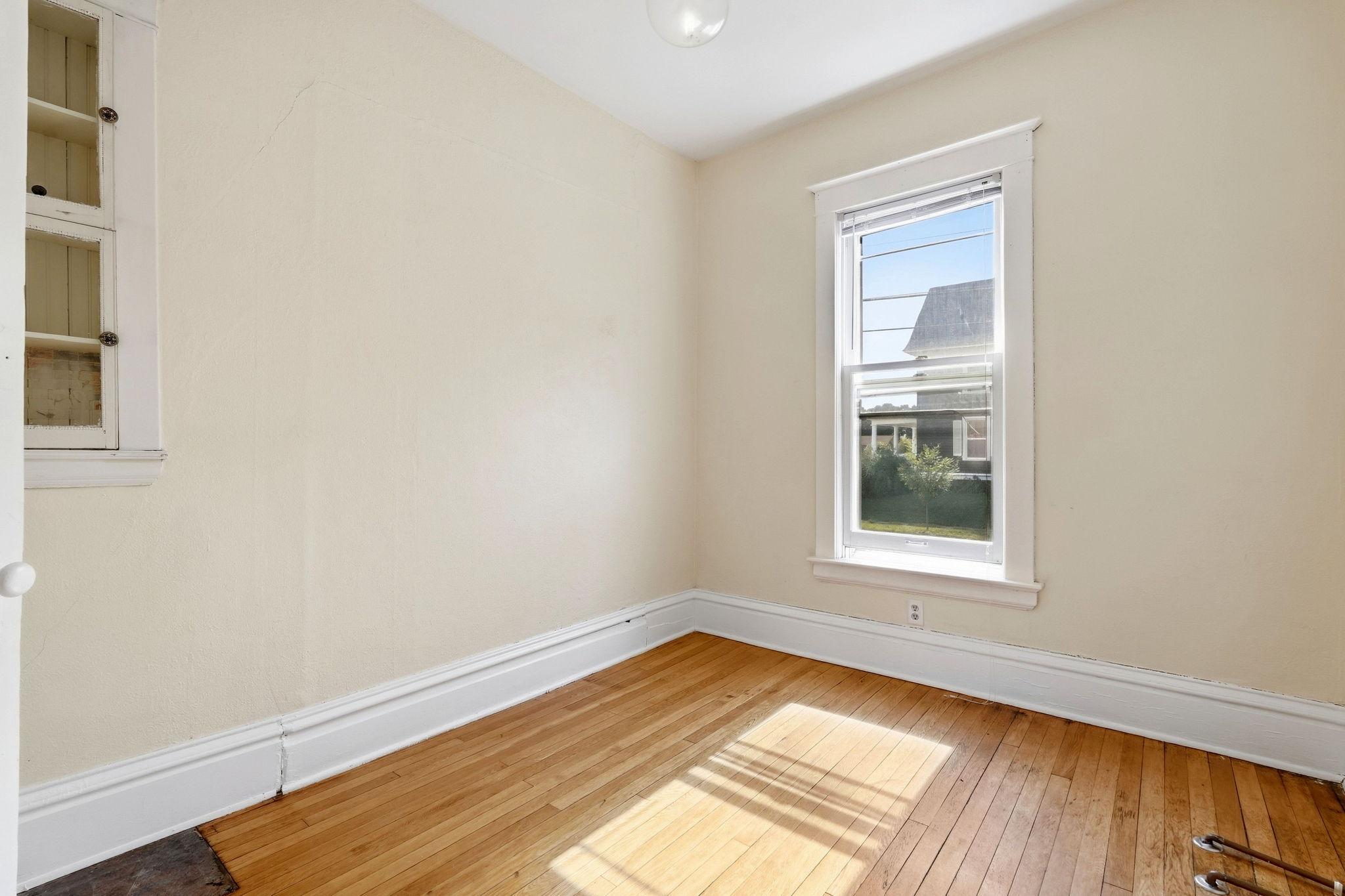 View of Residential Income at 501 Newton Avenue, Minneapolis MN 55405, Minneapolis (39 of 46) - Mike Wilen | Minnesota Team Real Estate