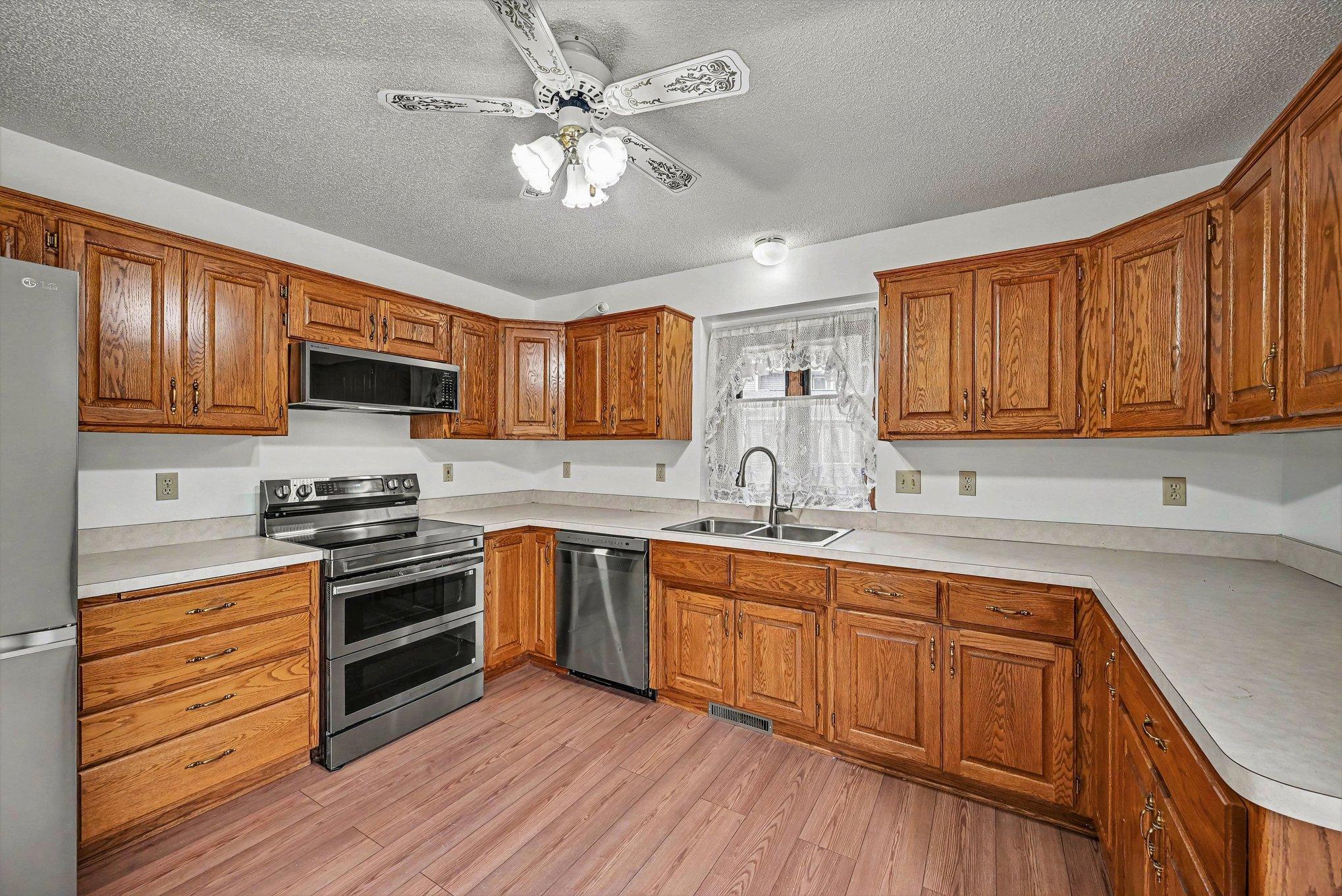 View of Residential at 2522 Windsor Lane, Woodbury MN 55125, Woodbury (17 of 40) - Mike Wilen | Minnesota Team Real Estate