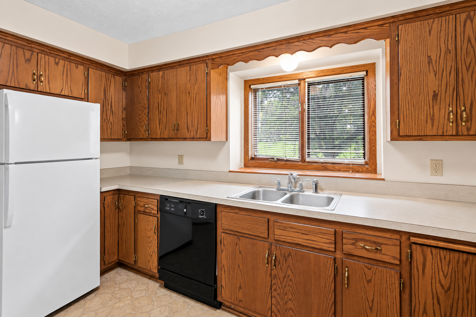 View of Residential at 6933 Magda Drive, Maple Grove MN 55369, Maple Grove (8 of 27) - Mike Wilen | Minnesota Team Real Estate