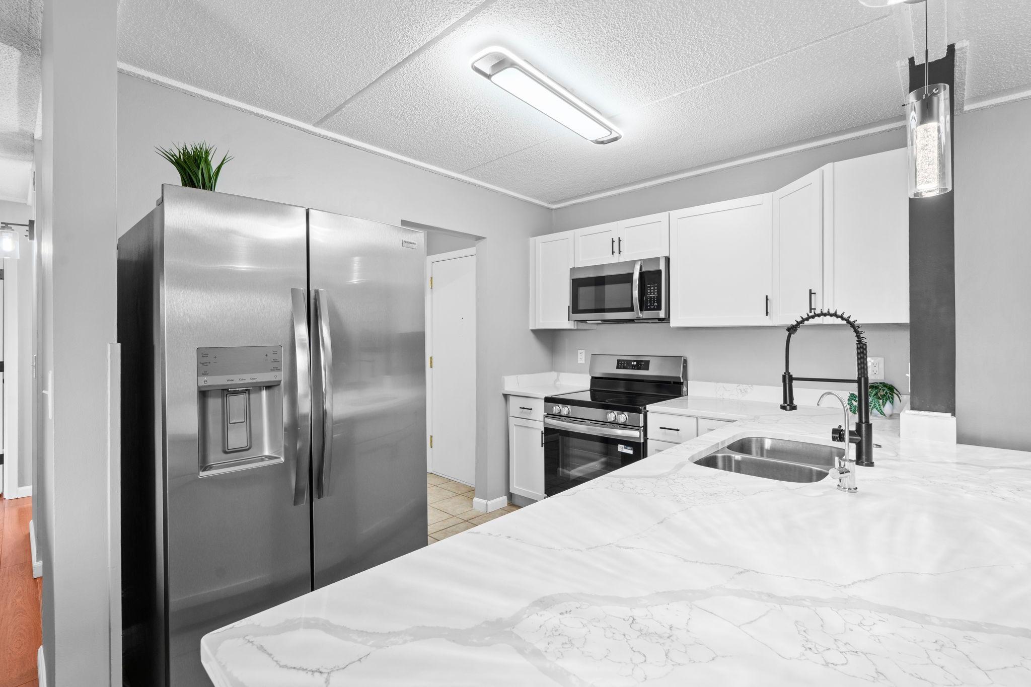 View of Residential at 10501 Cedar Lake Road #512, Minnetonka MN 55305, Minnetonka (3 of 41) - Mike Wilen | Minnesota Team Real Estate