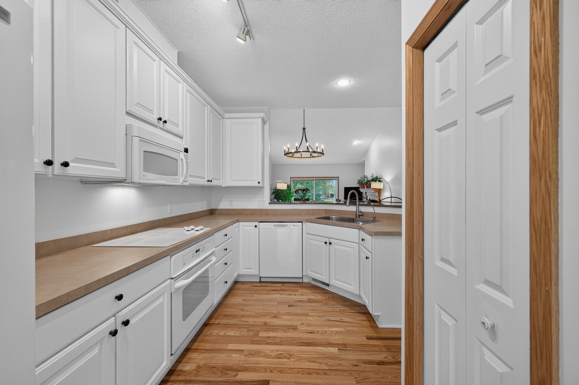 View of Residential at 3896 Darling Drive, Woodbury MN 55125, Woodbury (4 of 43) - Mike Wilen | Minnesota Team Real Estate