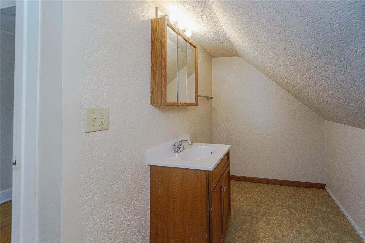View of Residential at 843 Ivy Avenue, Saint Paul MN 55106, Saint Paul (12 of 27) - Mike Wilen | Minnesota Team Real Estate